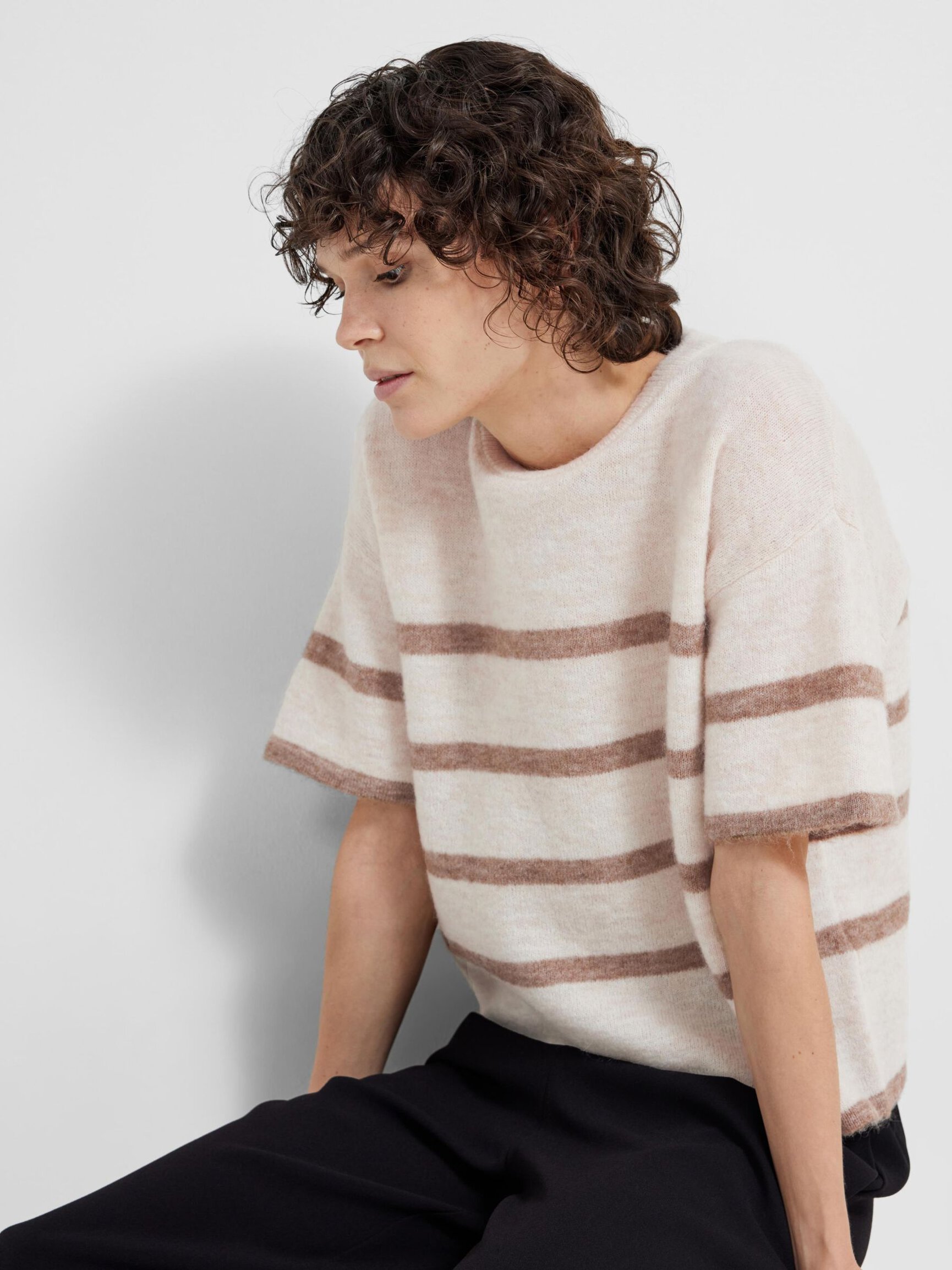 SHORT-SLEEVED WOOL BLEND TOP