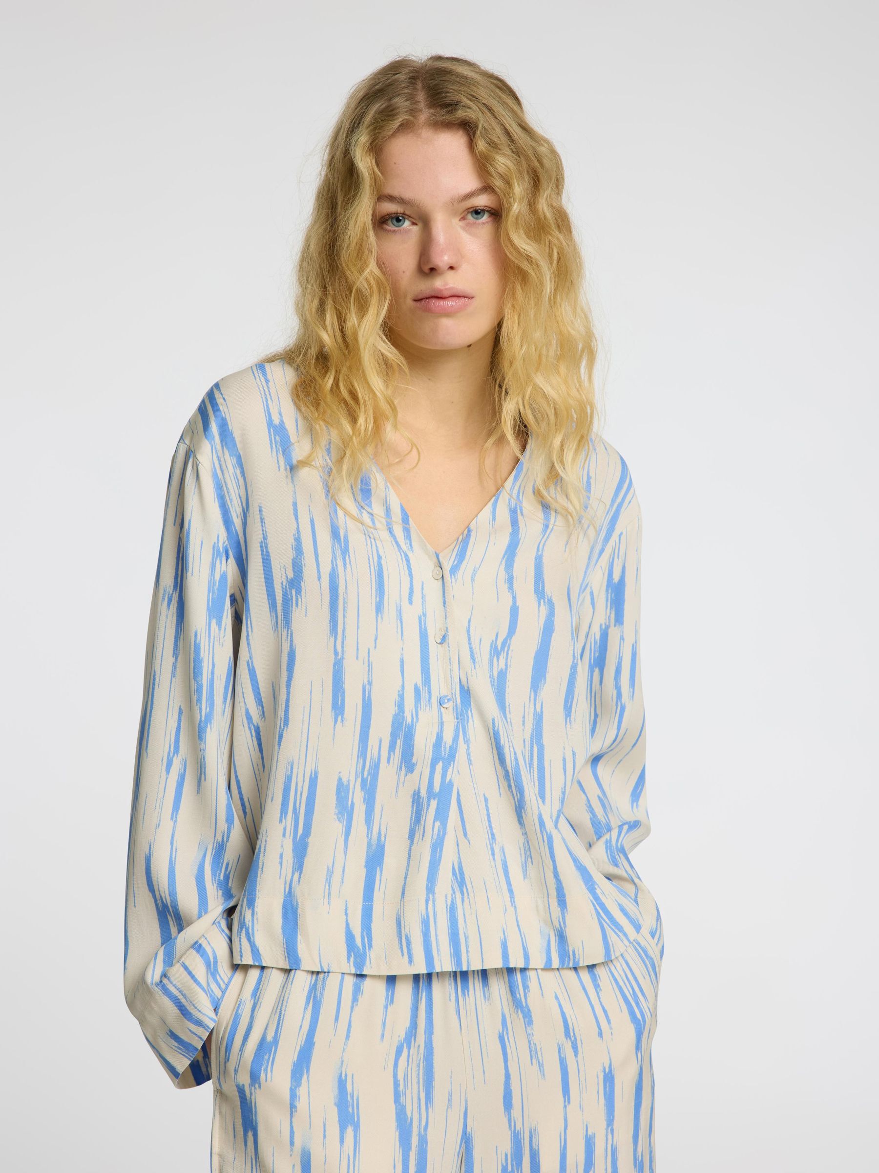 PRINTED VISCOSE  LONG SLEEVED TOP