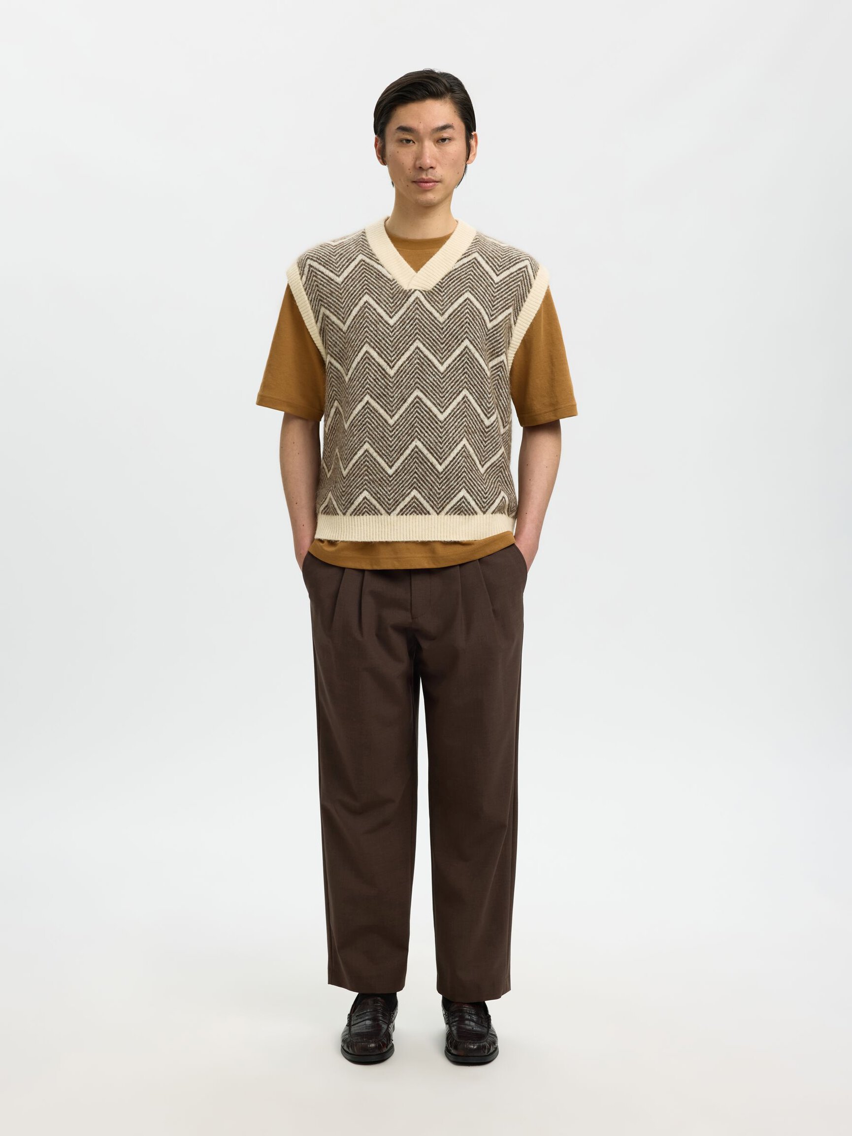 RELAXED FIT KNITTED VEST