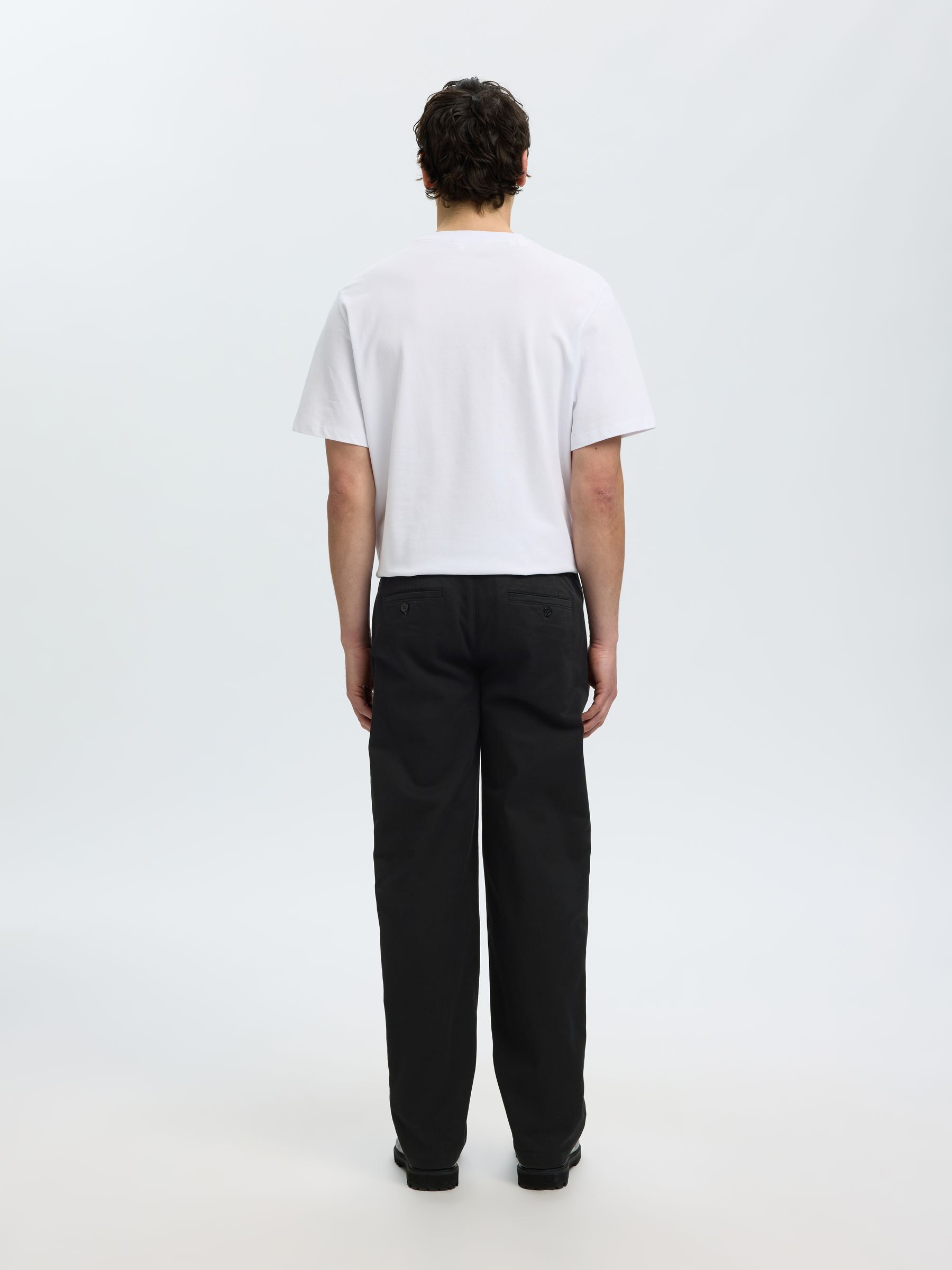 STRAIGHT FIT CHINOS