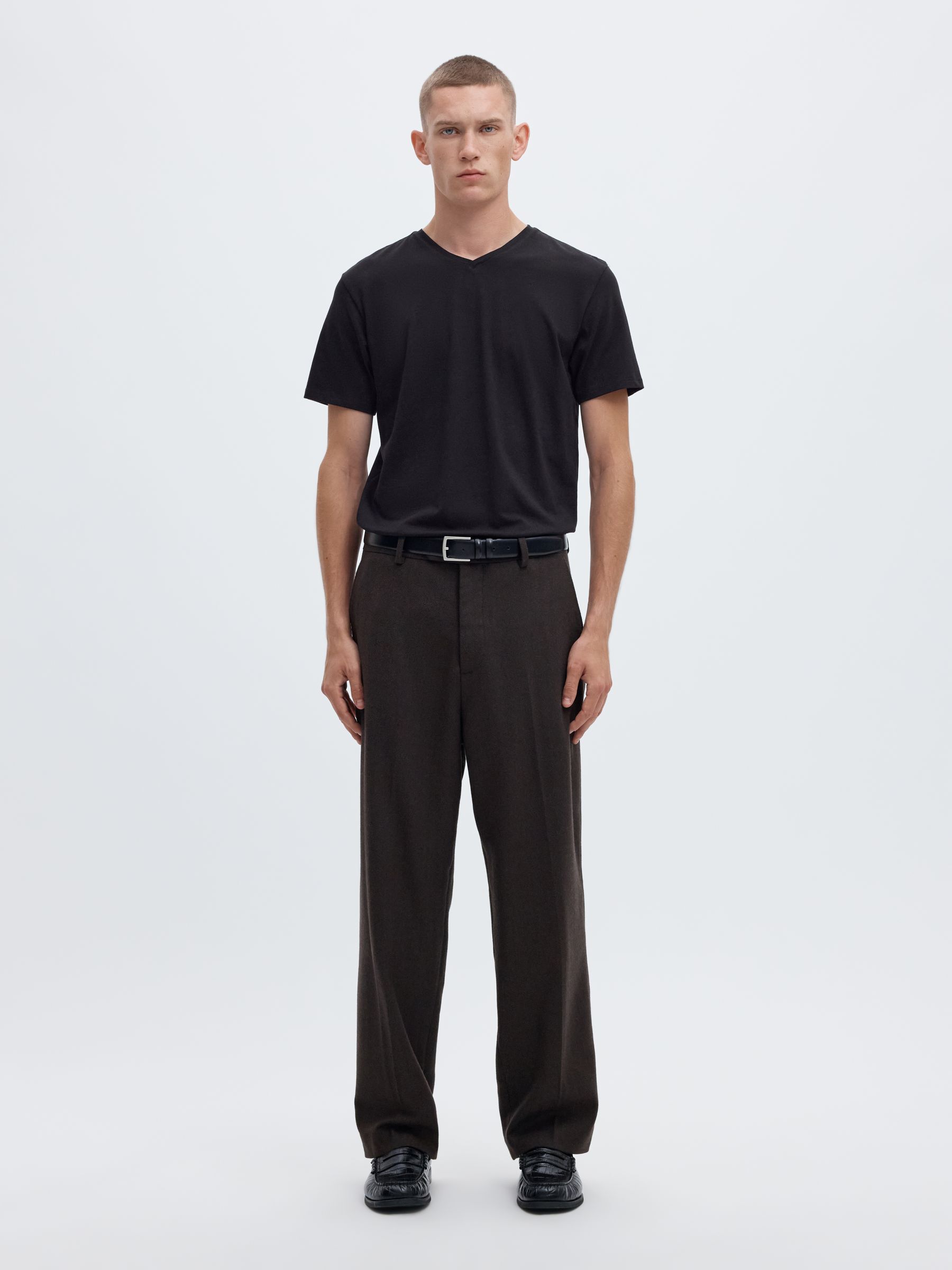 V-NECK T-SHIRT
