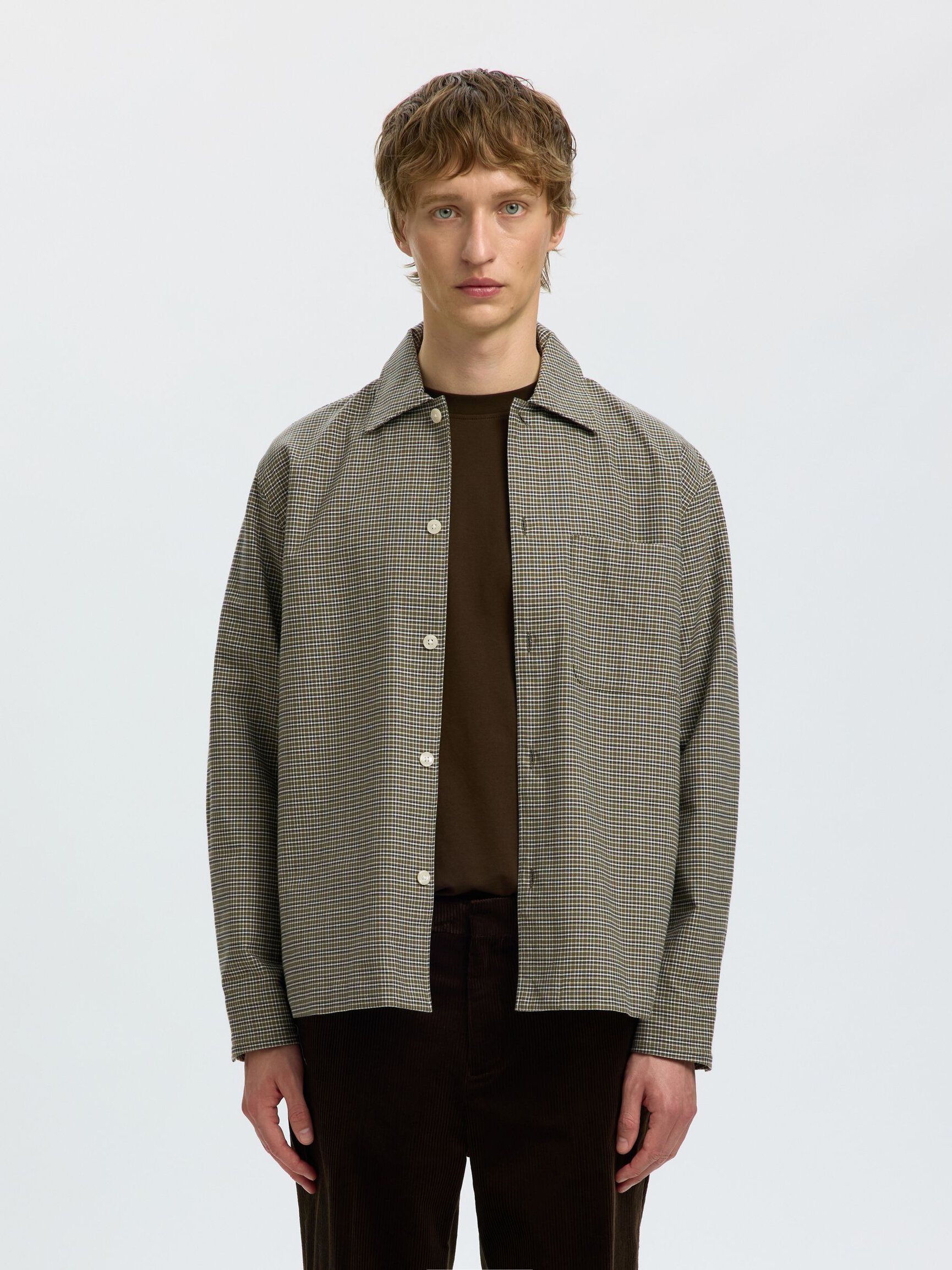 CORTE RELAJADO, EN ALGODÓN CAMISA