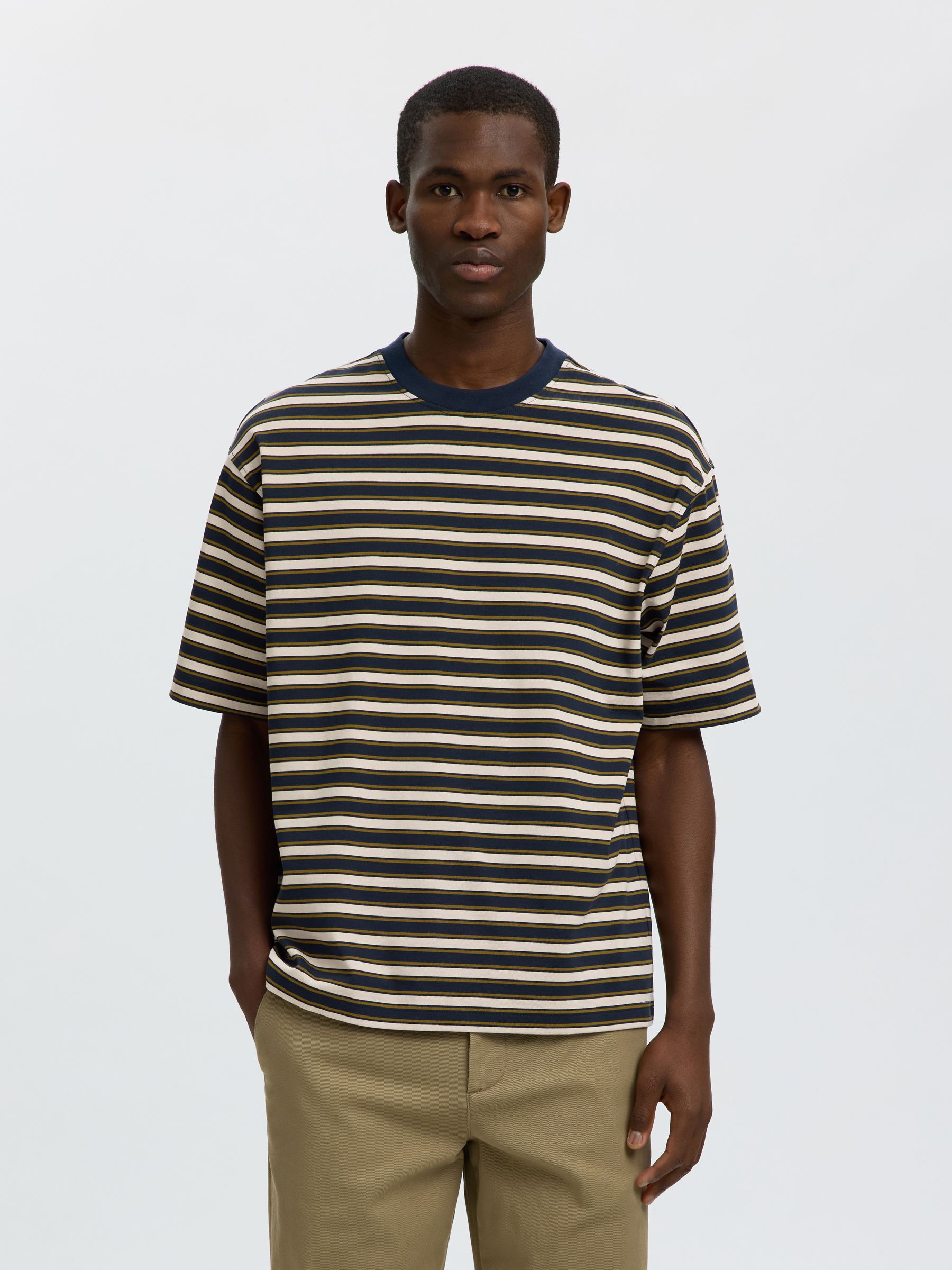 RELAXED FIT T-SHIRT
