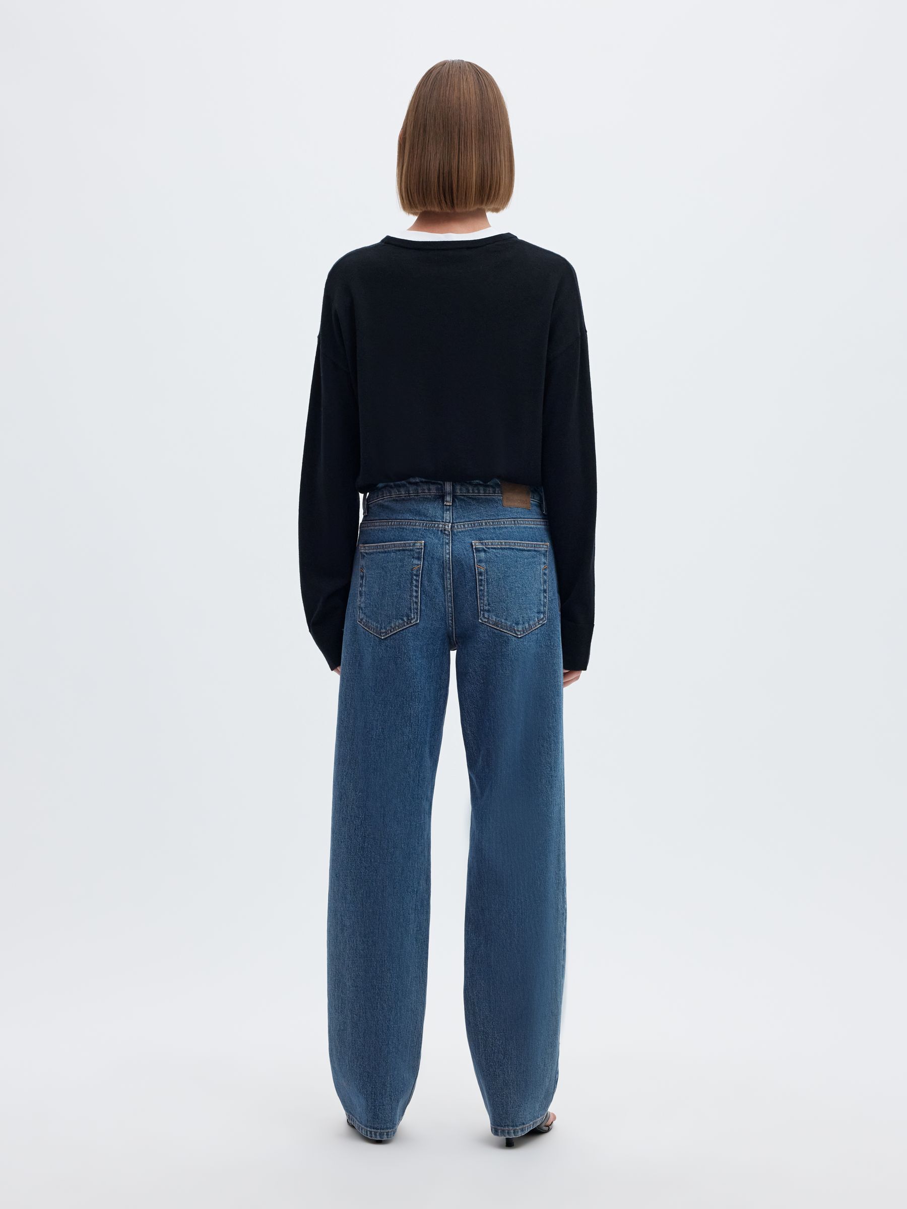 MID WAIST STRAIGHT FIT JEANS
