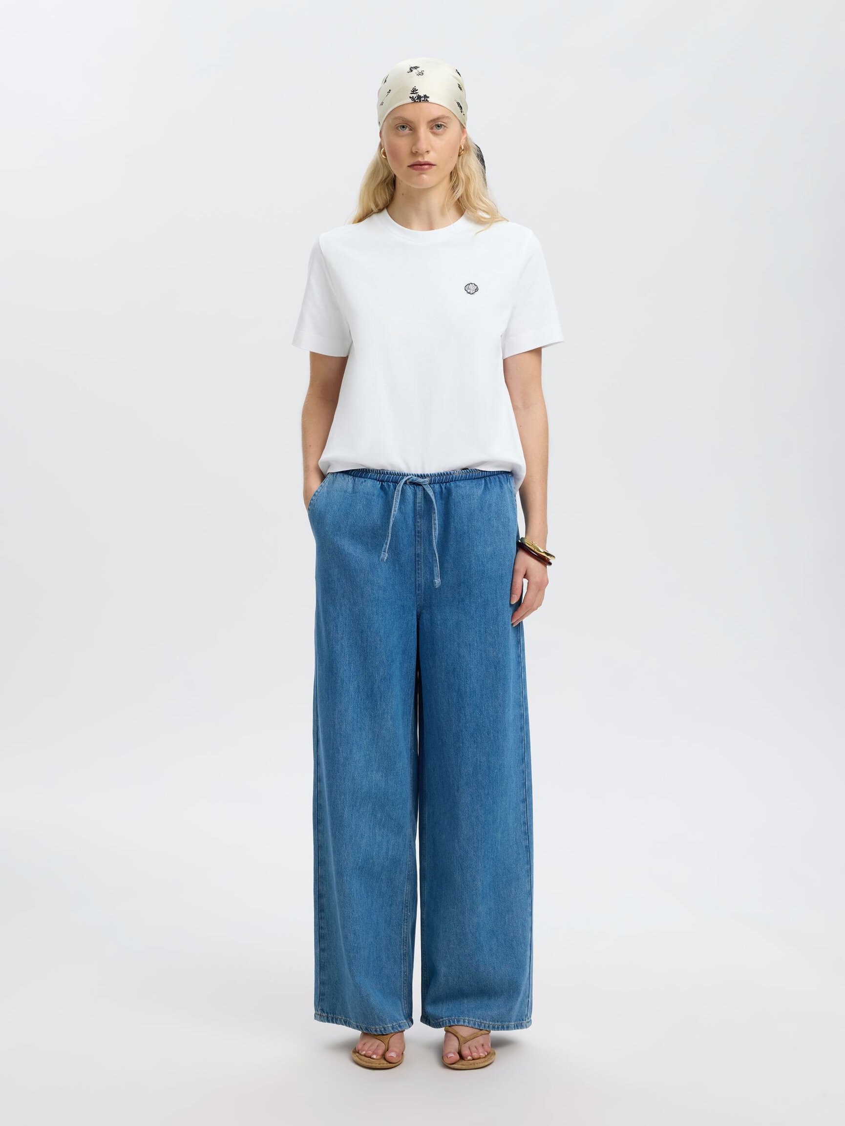 EMBROIDERED CREWNECK T-SHIRT