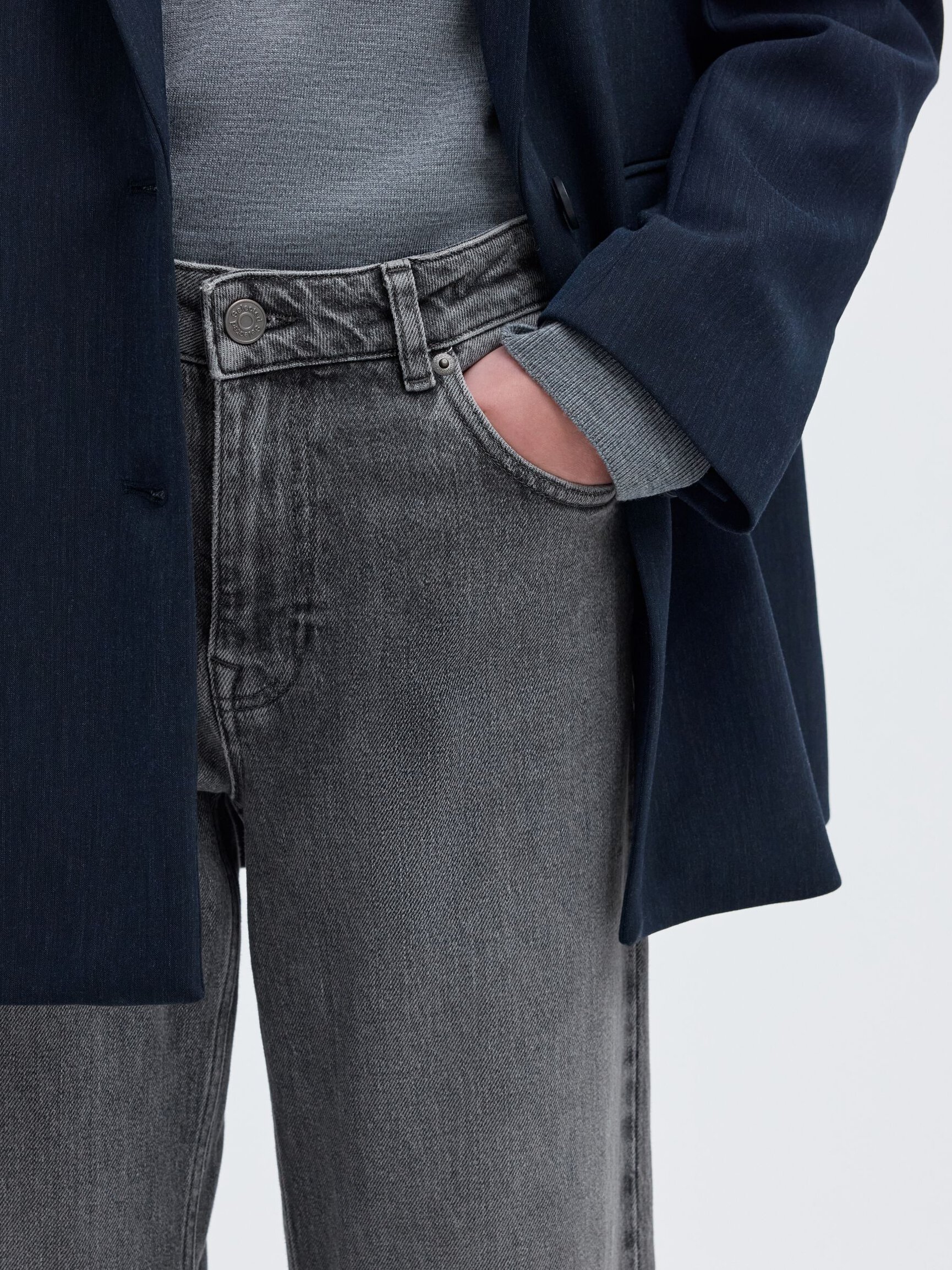 MID WAIST STRAIGHT FIT JEANS