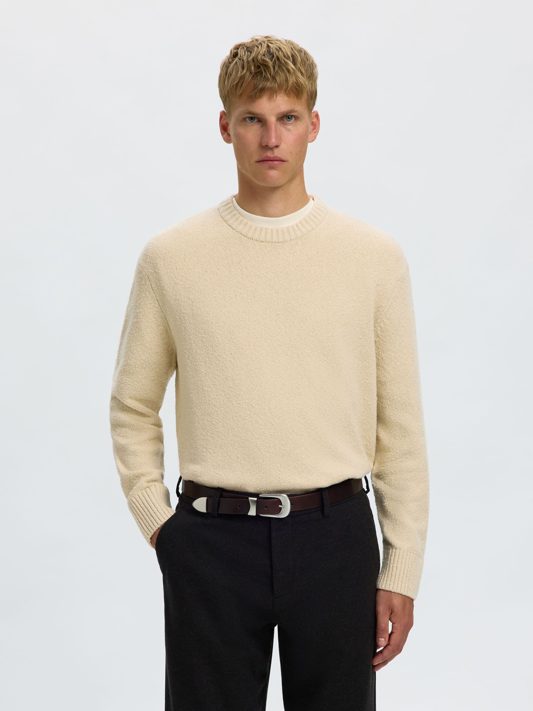 COUPE DÉCONTRACTÉE PULL EN MAILLE