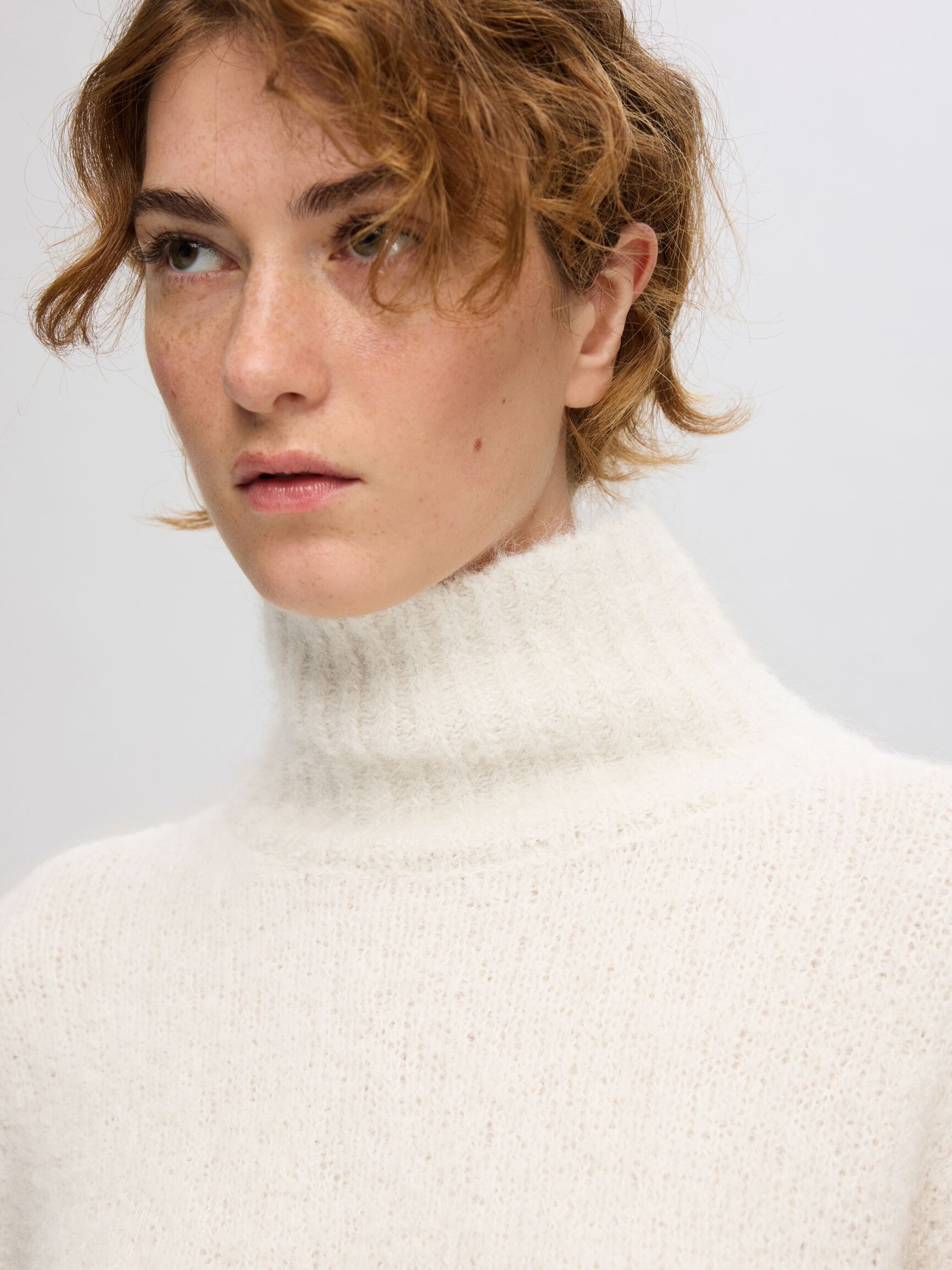 WOOL BLEND HIGH-NECK PULLOVER