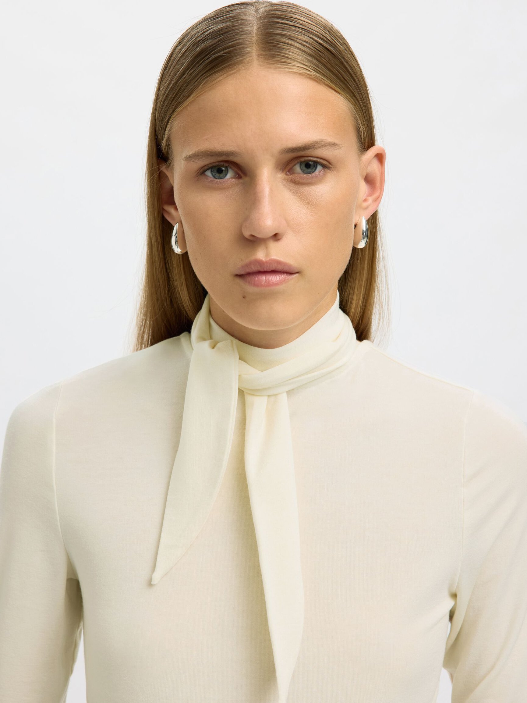 HOGE KRAAG TOP MET LANGE MOUWEN