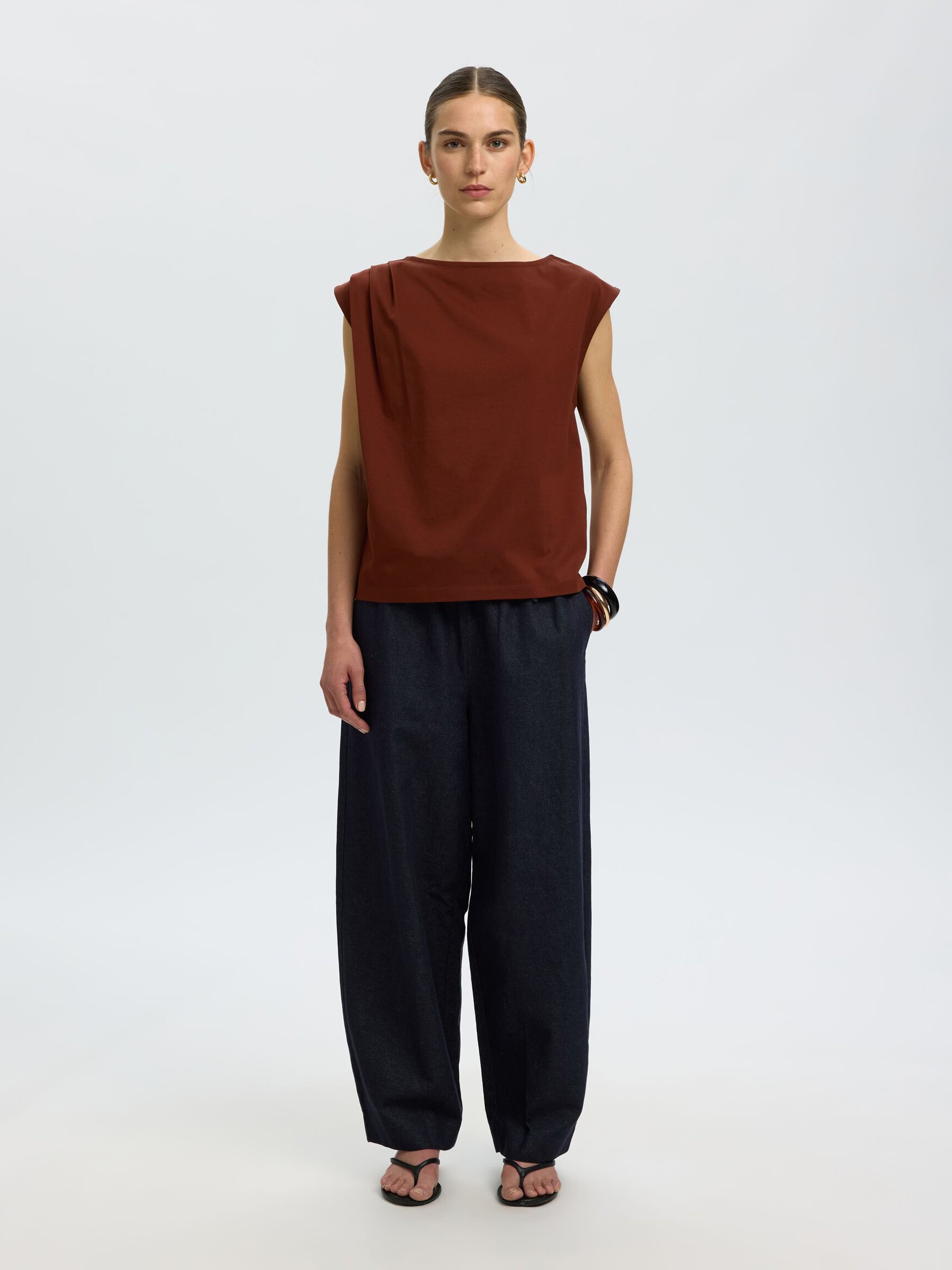 COTTON SLEEVELESS TOP