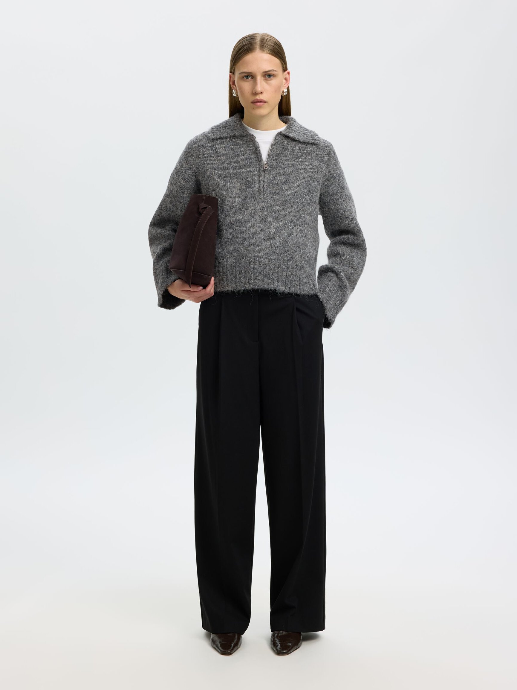 SWETER Z KRÓTKIM ZAMKIEM