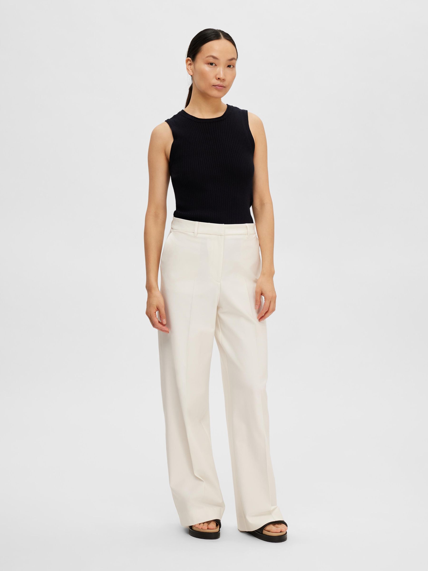 SLEEVELESS KNITTED TOP