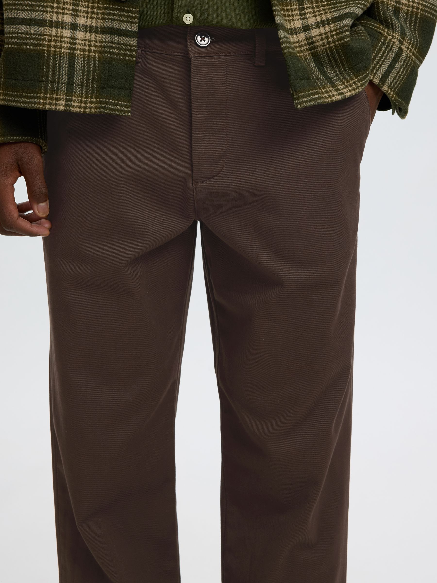 STRAIGHT FIT CHINOS