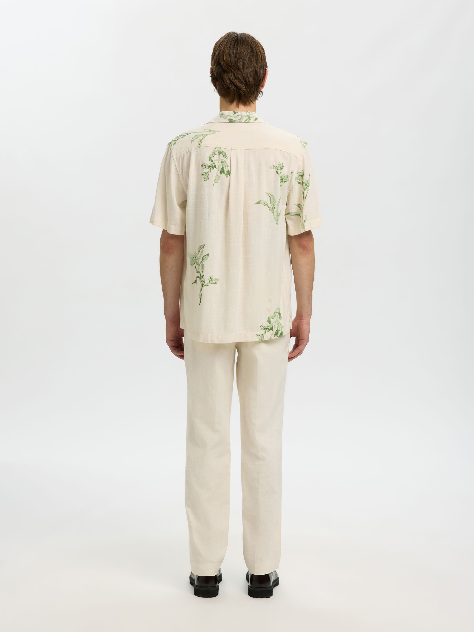REGULAR FIT SHORT SLEEVED SHIRT