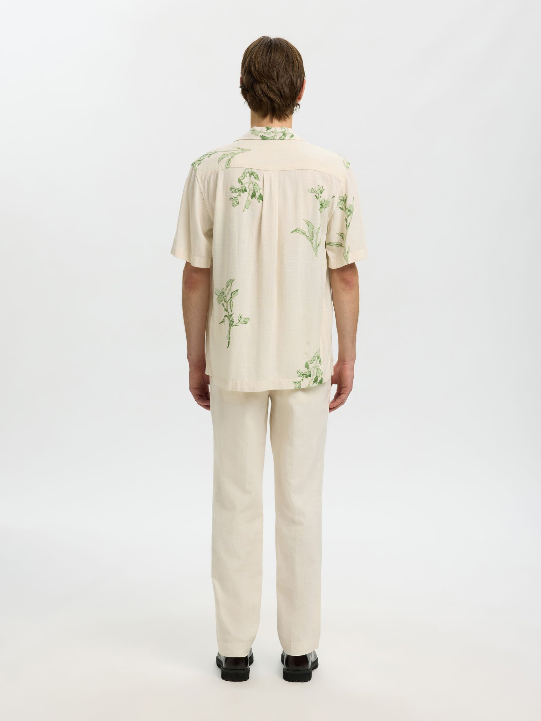 REGULAR FIT SHORT SLEEVED SHIRT