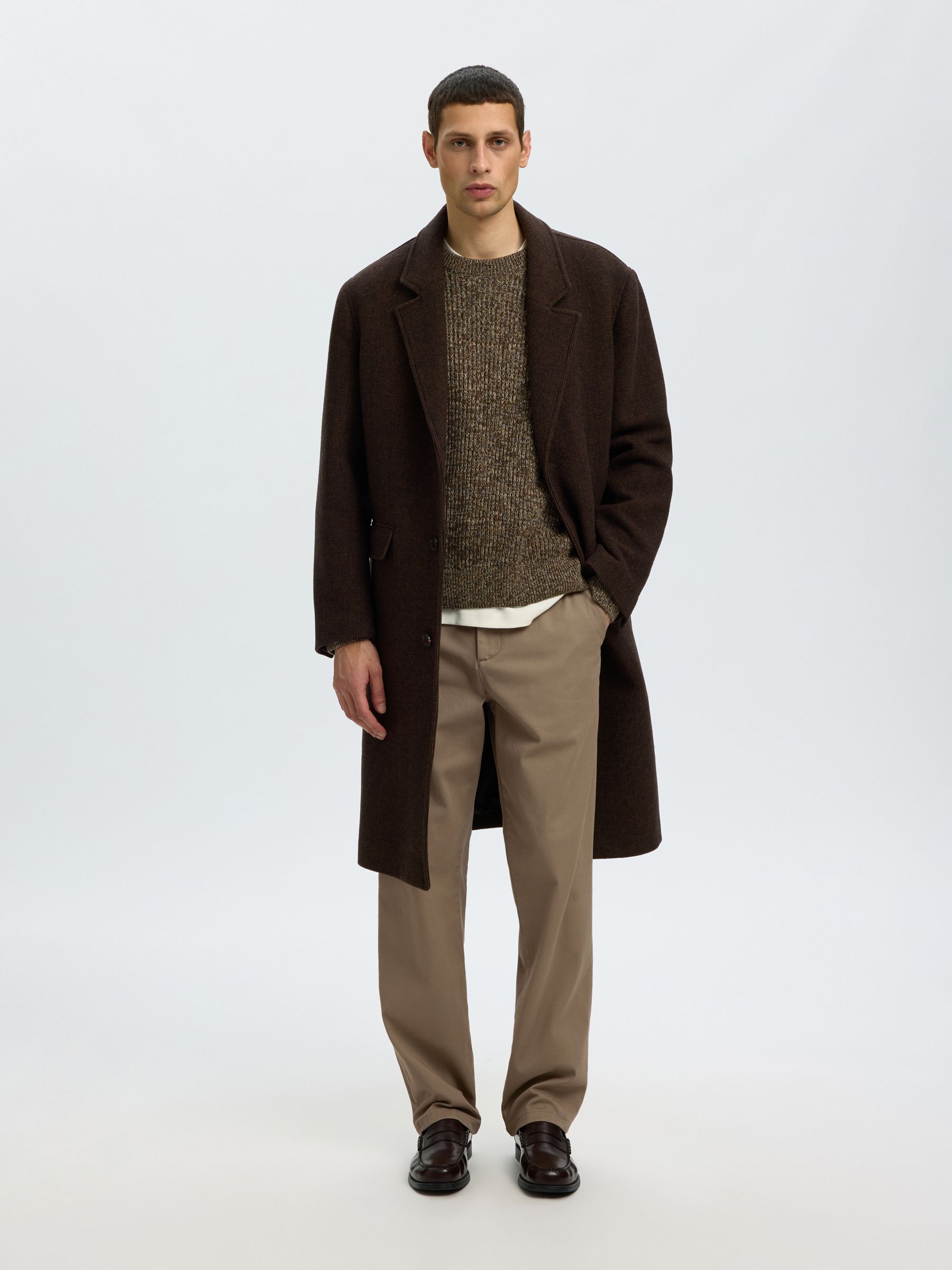 STRAIGHT FIT CHINOS
