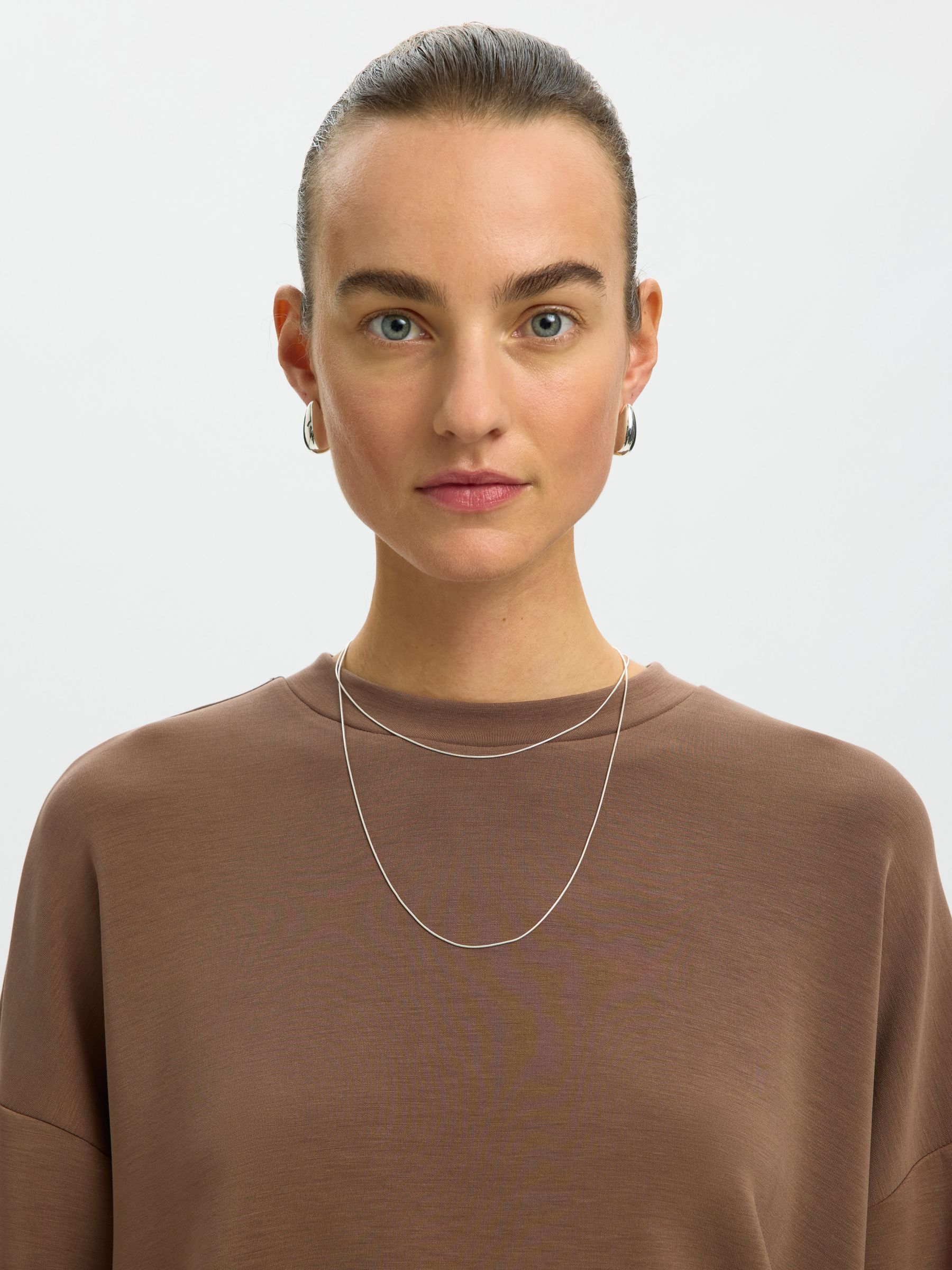 OVERSIZED TOP MET LANGE MOUWEN