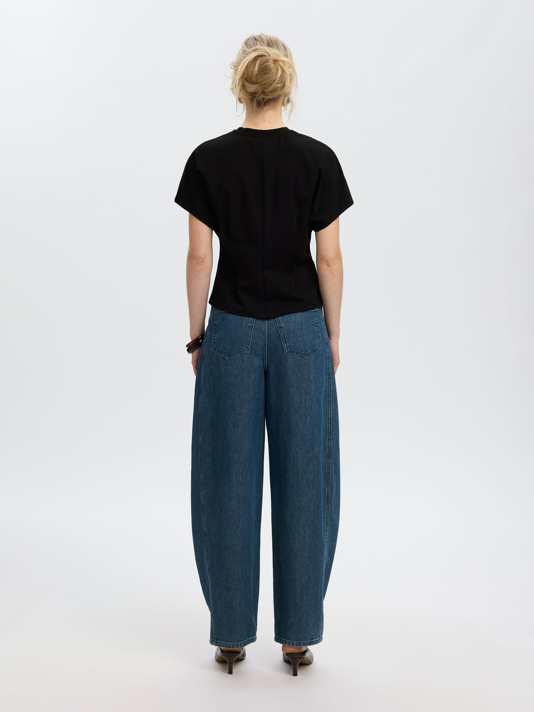 FITTED T-SHIRT