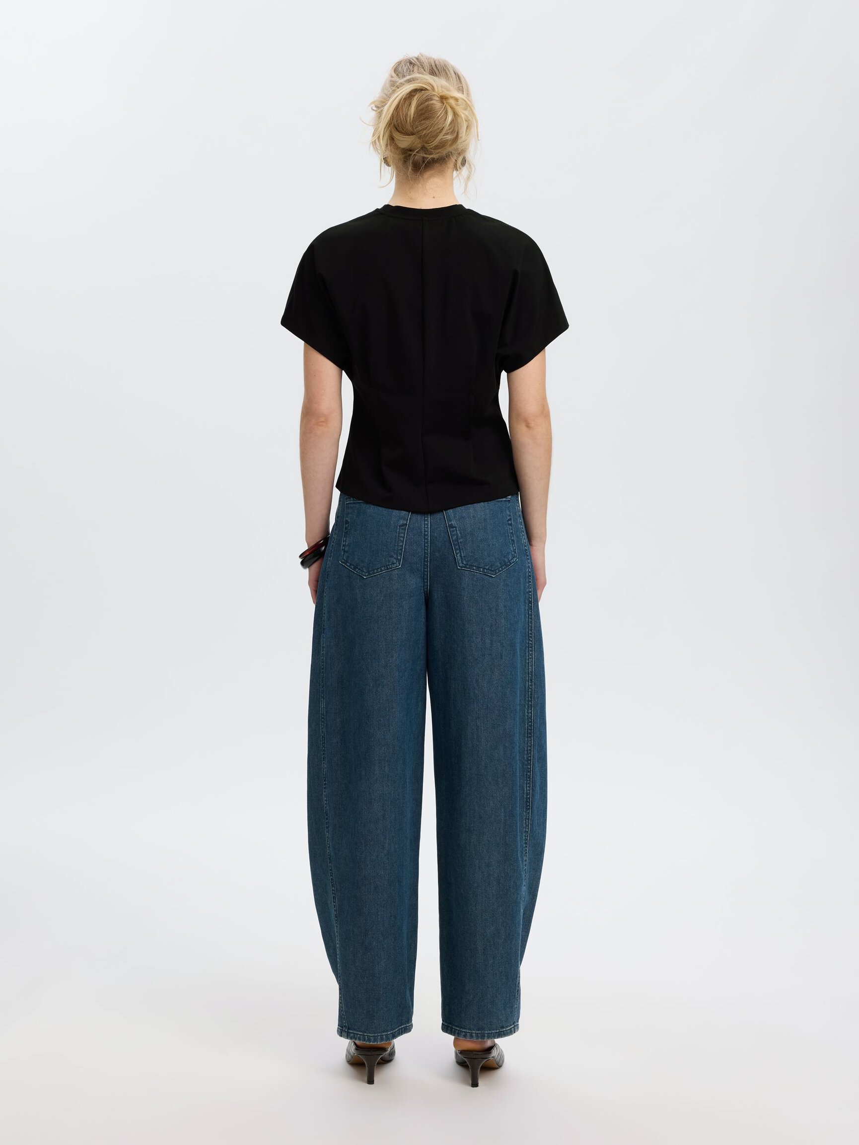 FITTED T-SHIRT