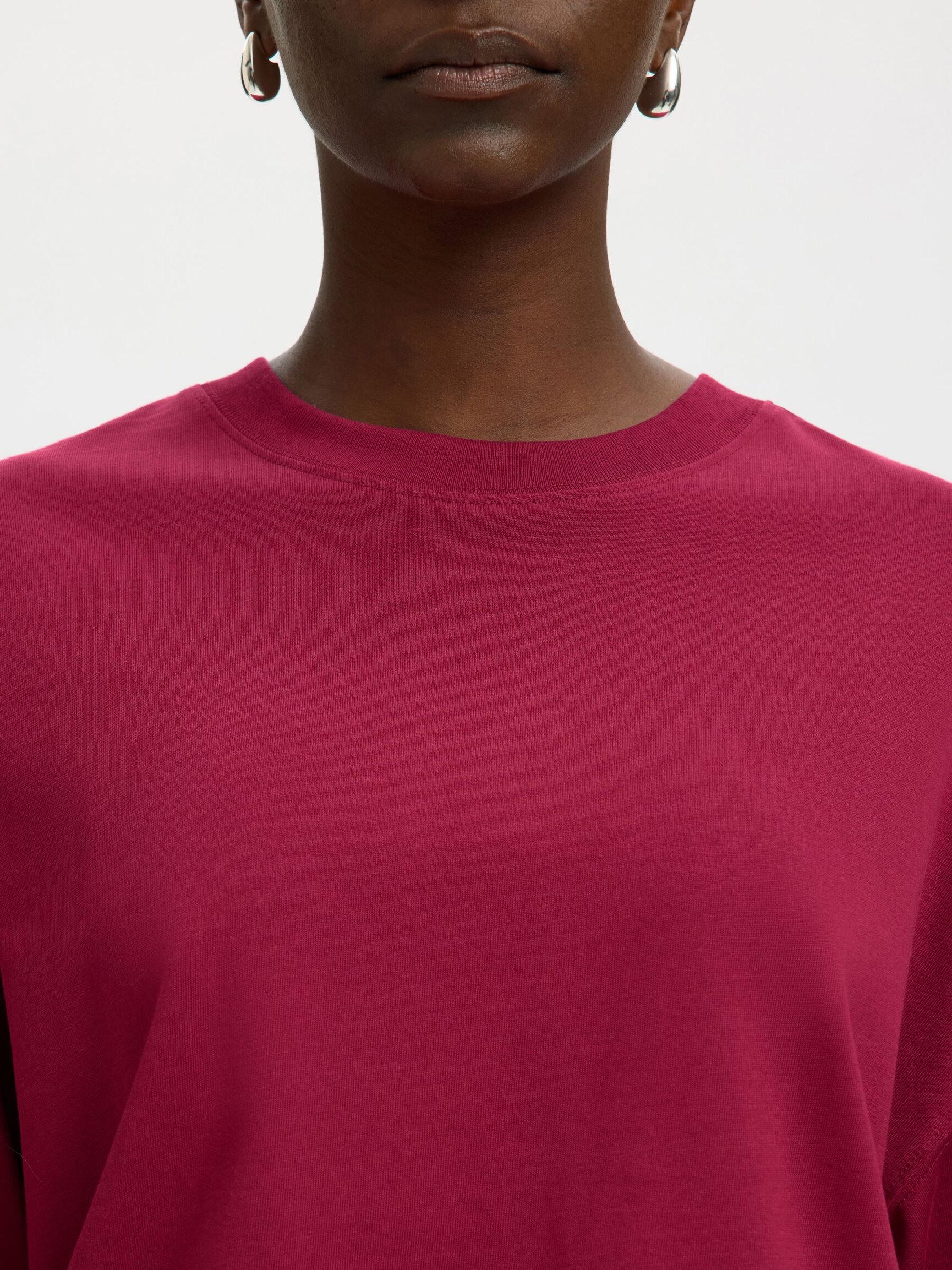 ESSENTIAL OVERSIZED T-SHIRT