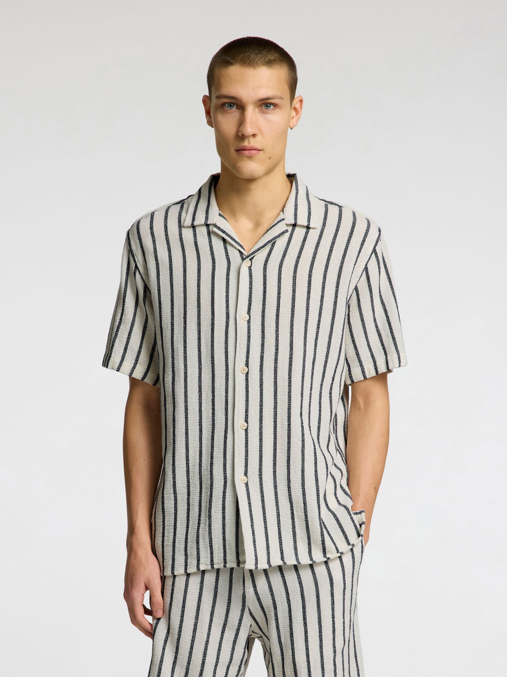 KOSZULA Z KRÓTKIM RĘKAWEM