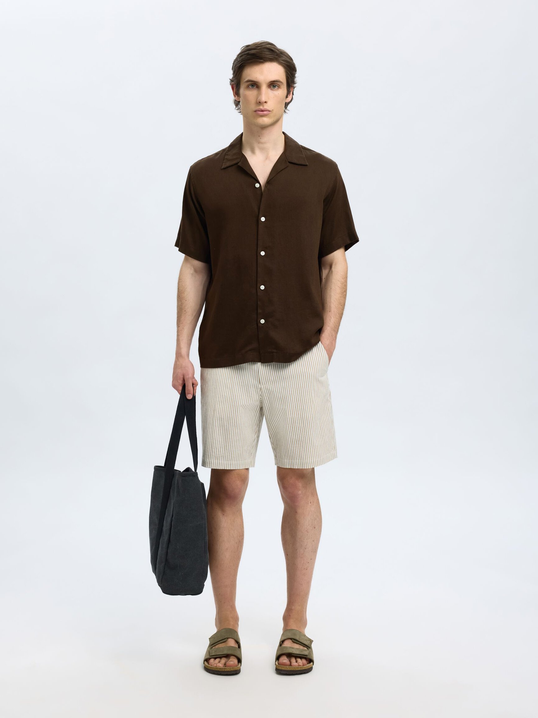 PRINTED SHORT SLEEVED SHIRT
