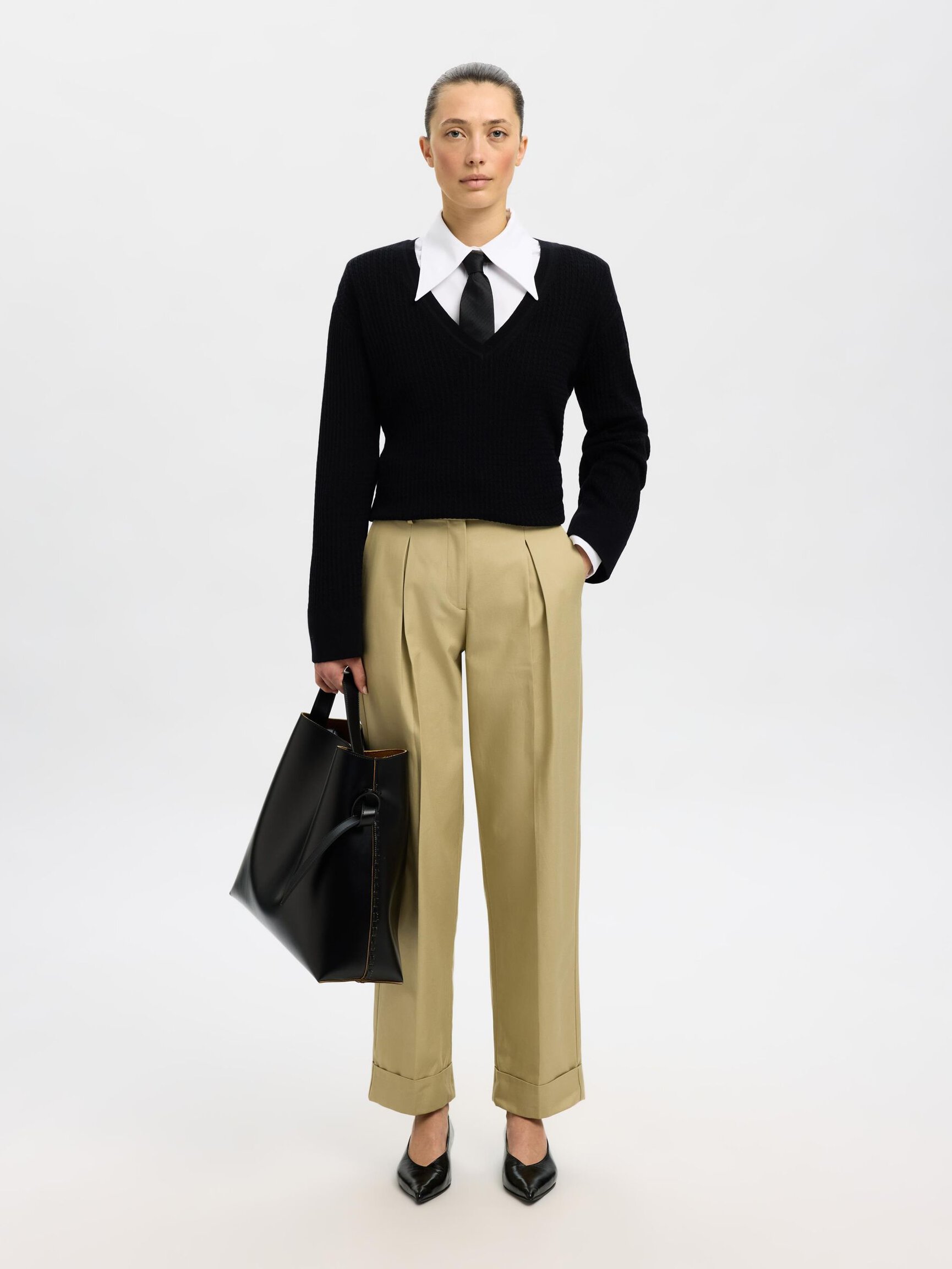 100% MERINO V-NECK JUMPER