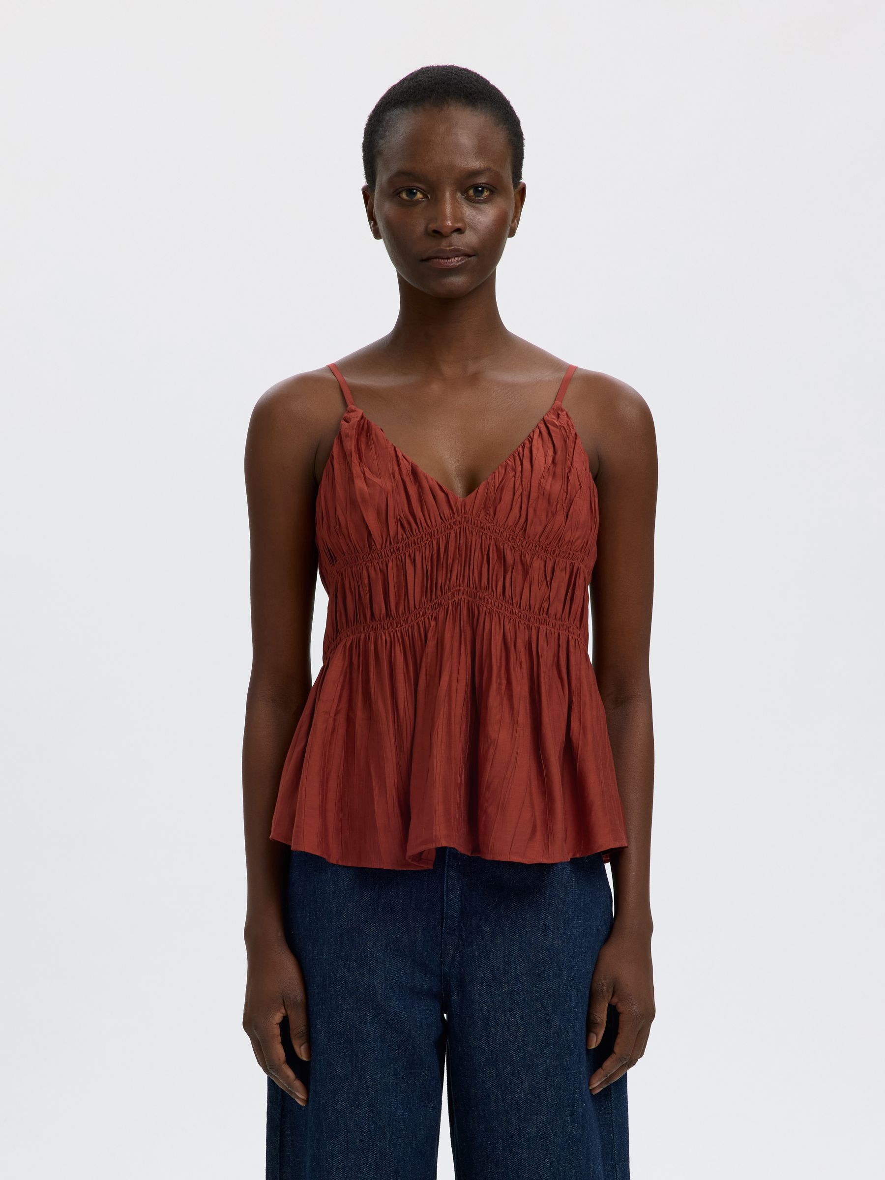 V-NECK SPAGHETTI STRAP TOP
