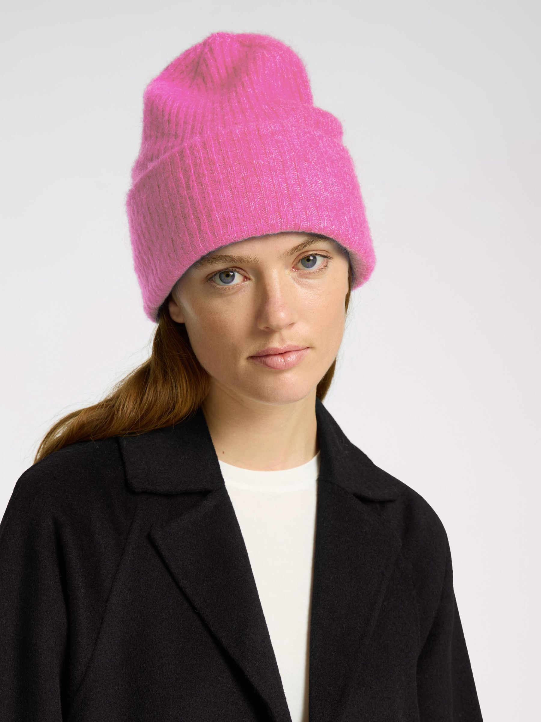 RIBBED WOOL BLEND BEANIE