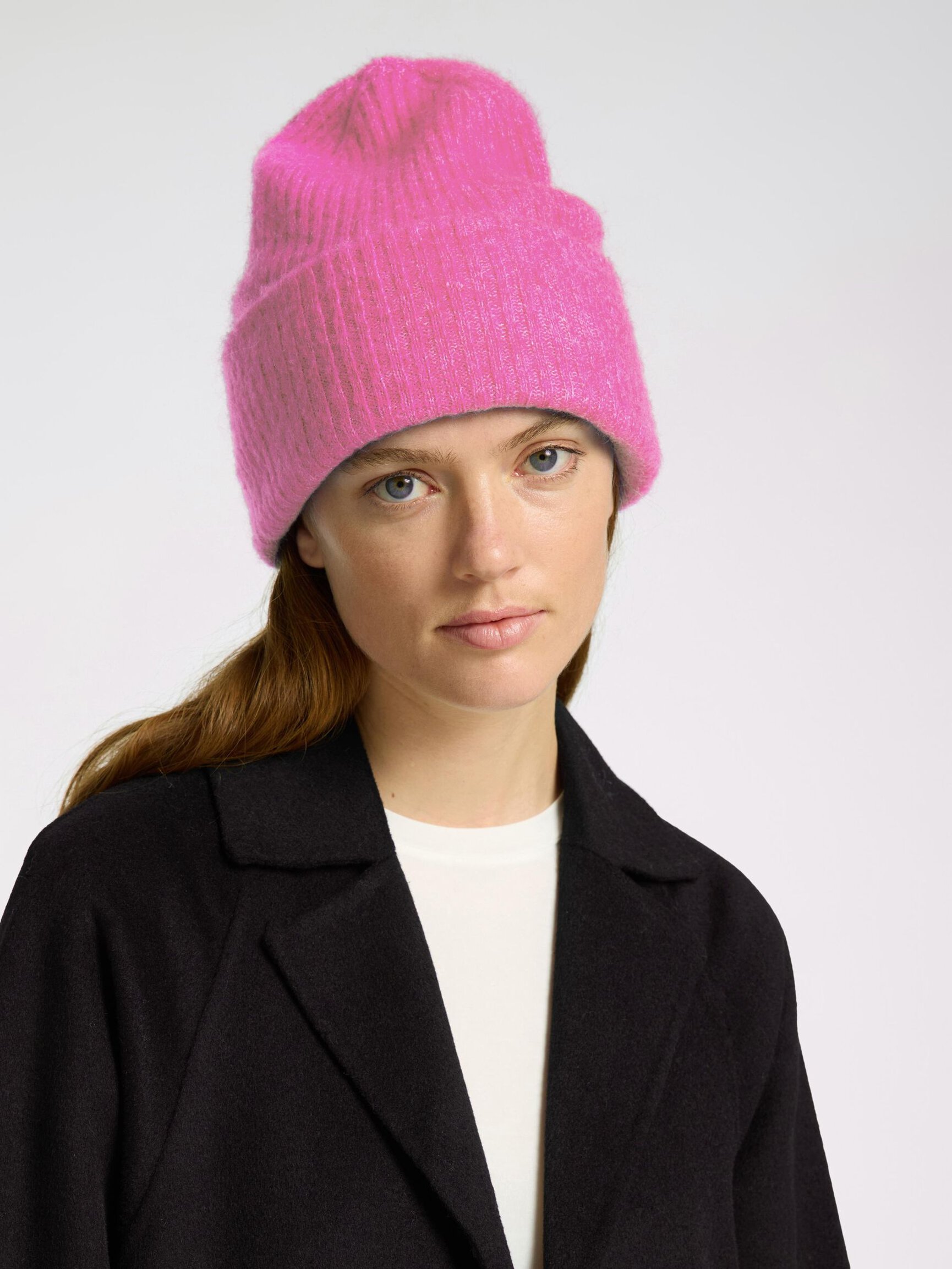 RIBBED WOOL BLEND BEANIE