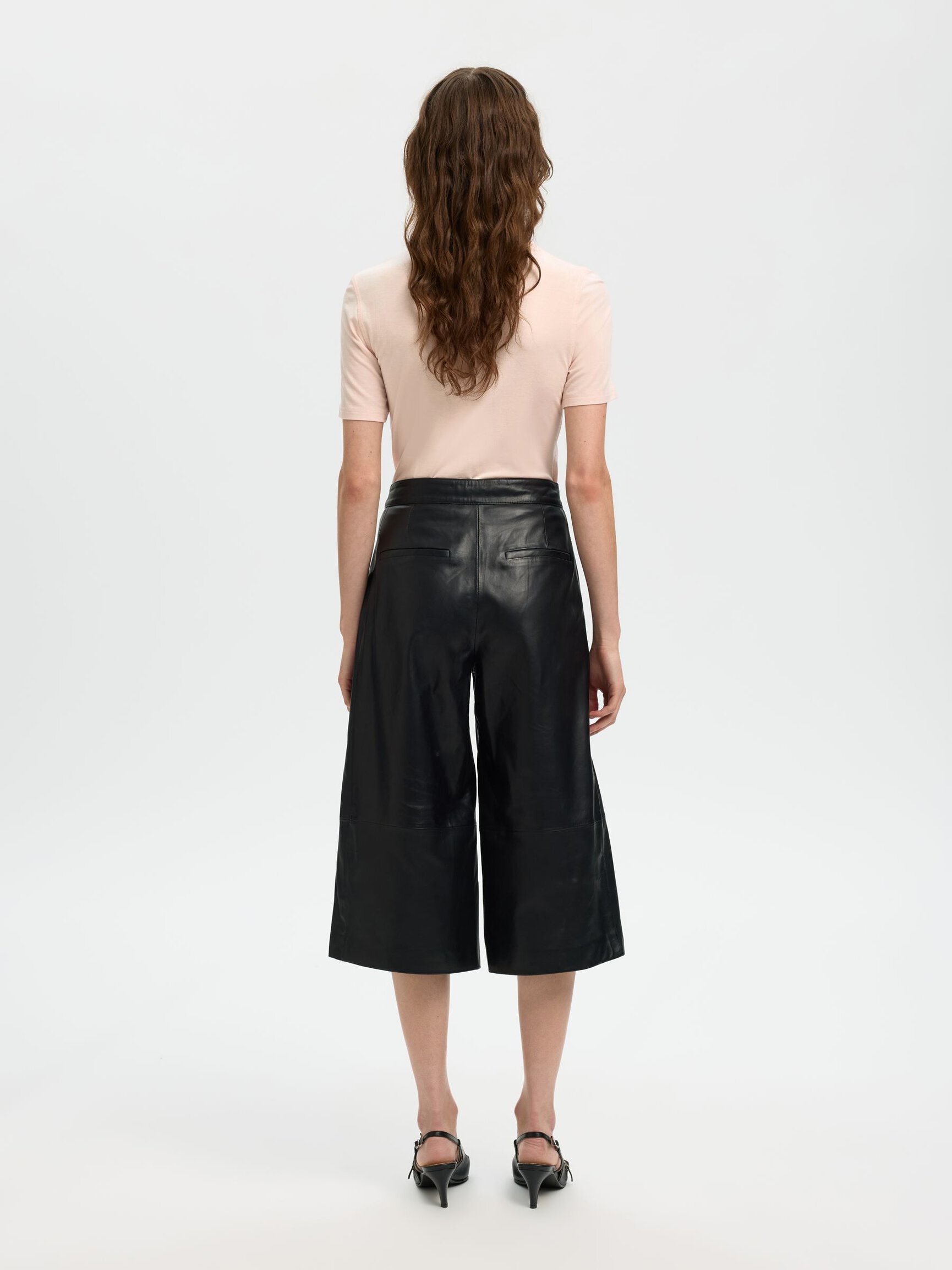 SLIM FIT SHORT SLEEVED TOP