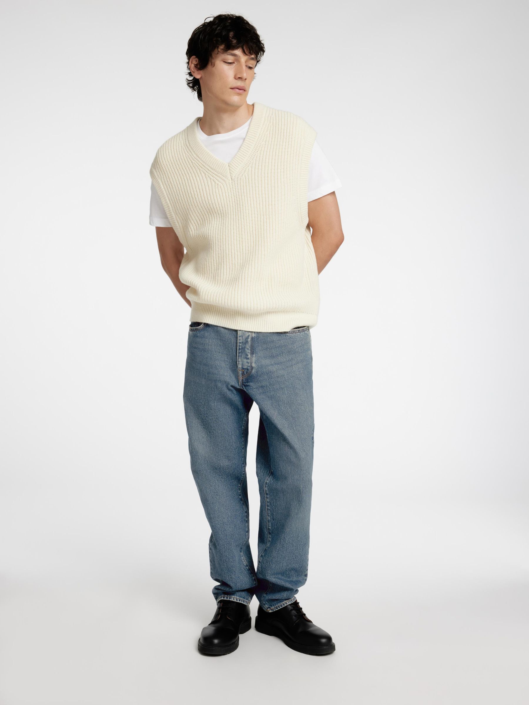 LIGHT WASH REGULAR TAPERED-FIT JEANS