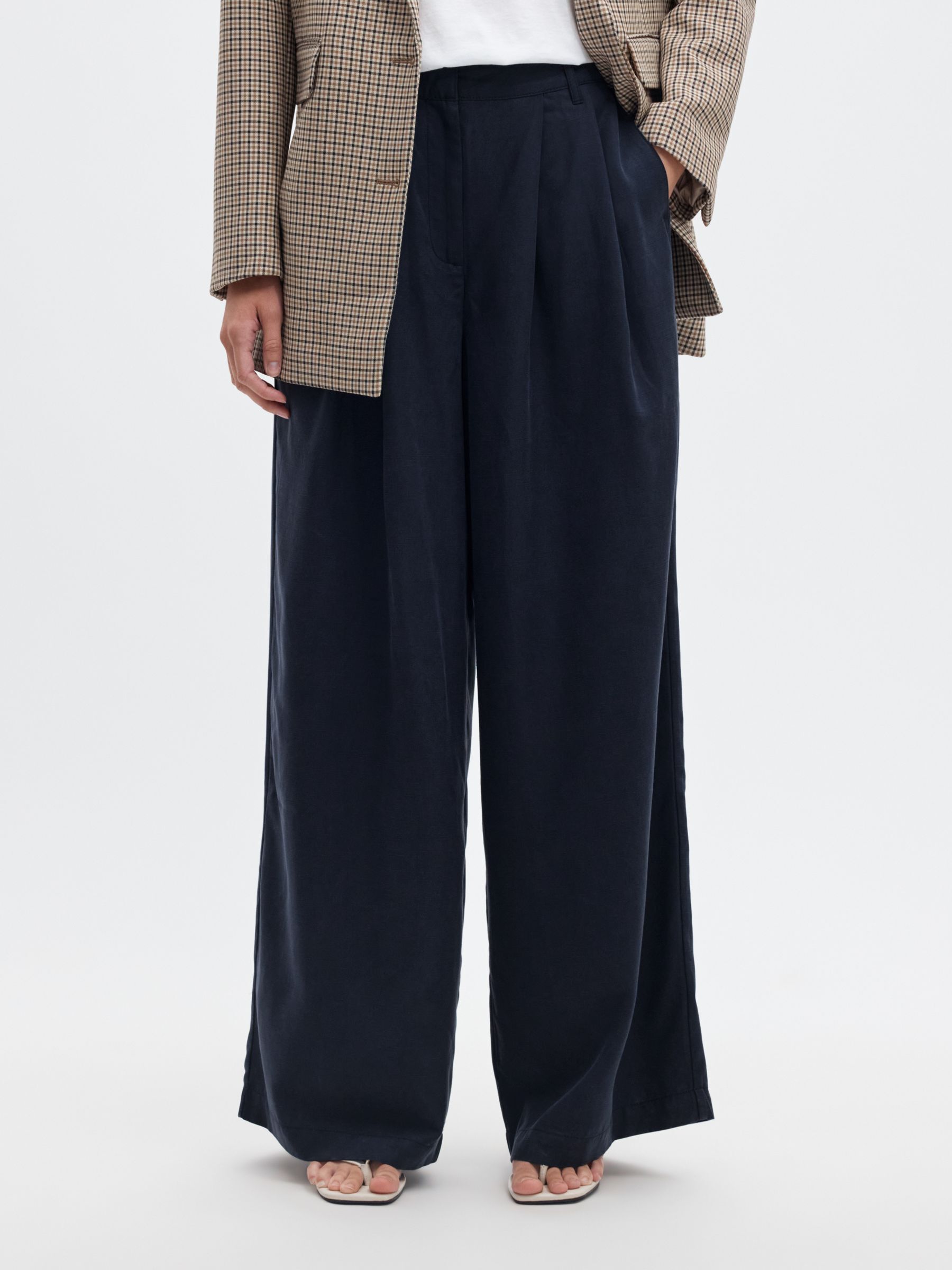 PLEATED WIDE-LEG TROUSERS