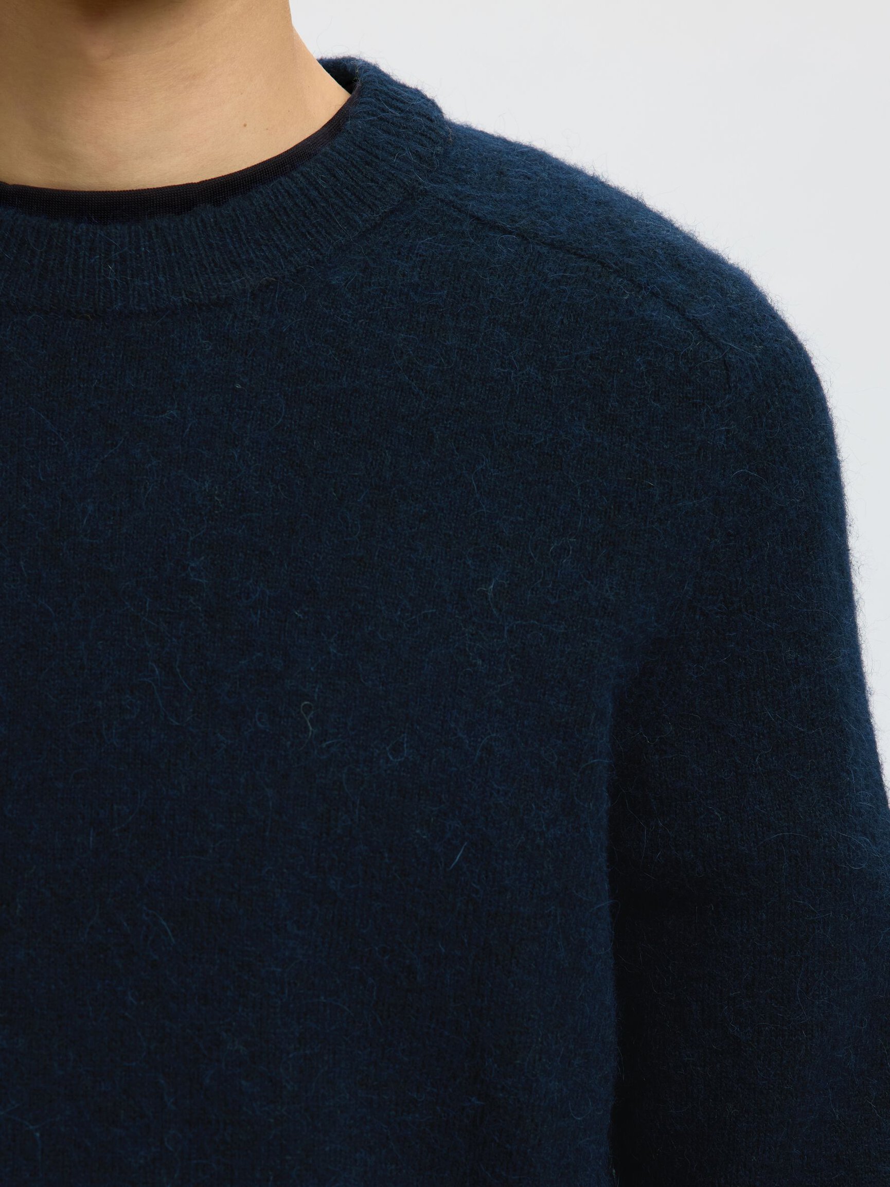 LONG-SLEEVED KNITTED JUMPER