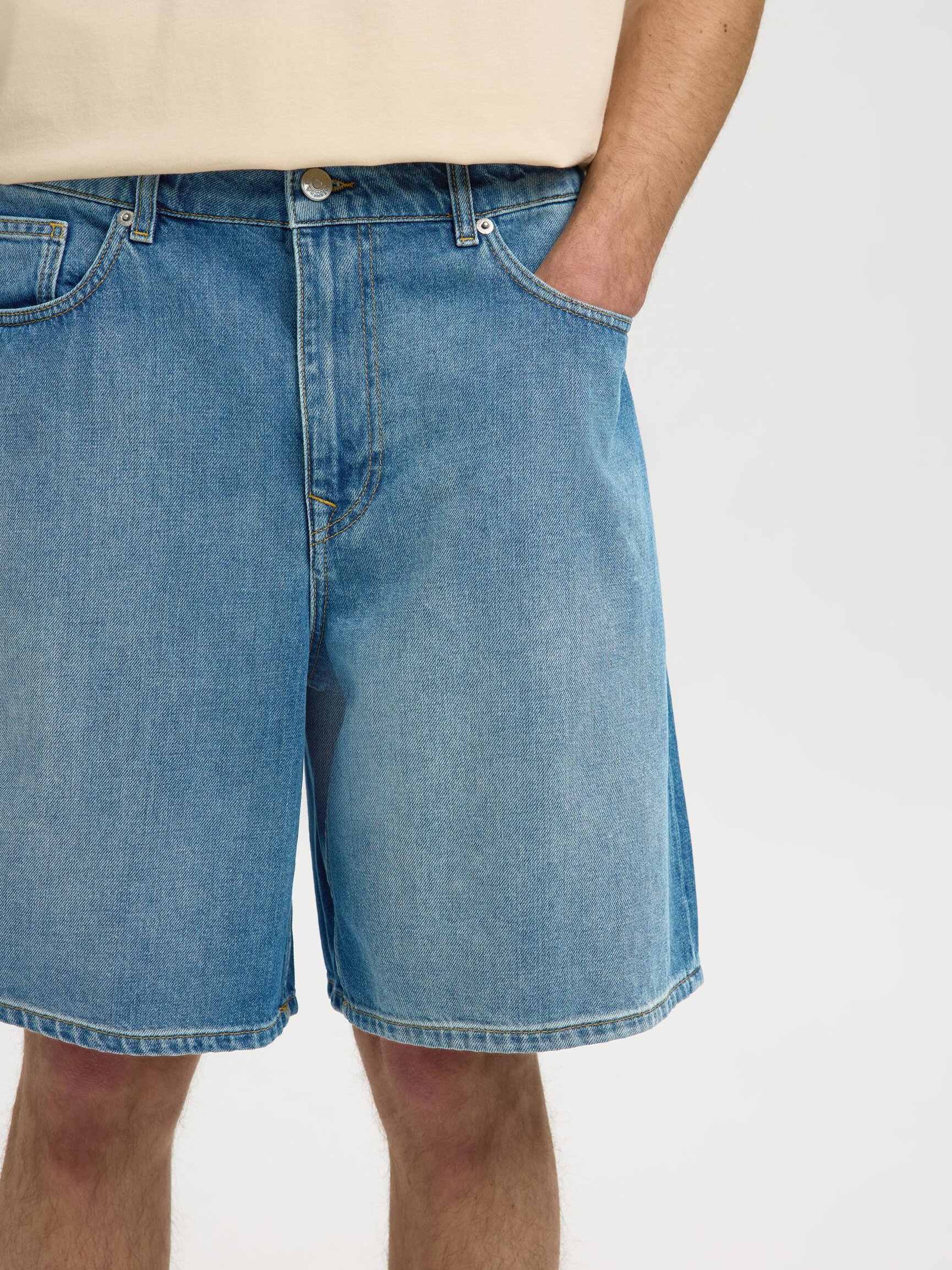 LOOSE FIT DENIM SHORTS