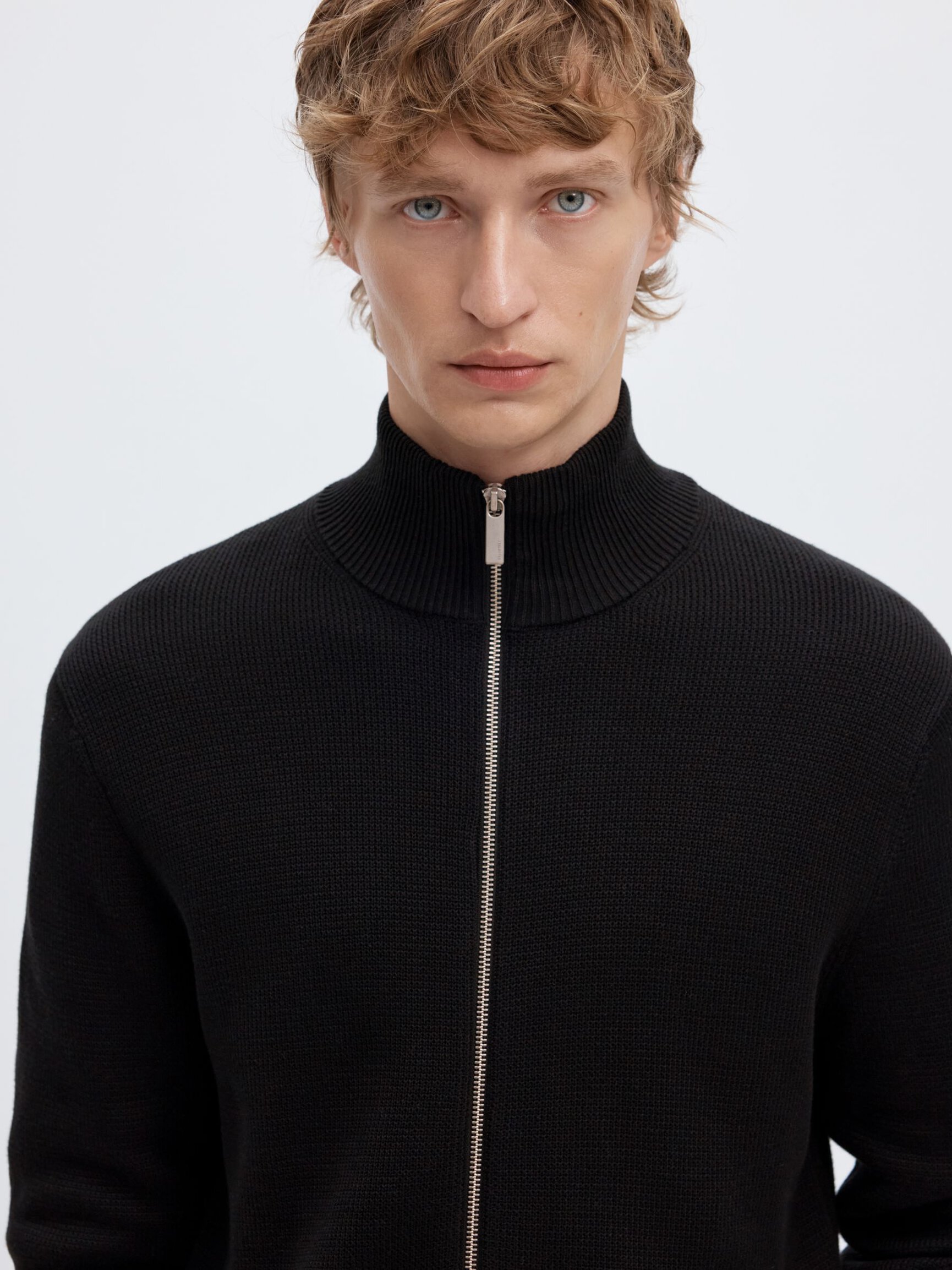 ZIPPED HIGH NECK PULLOVER