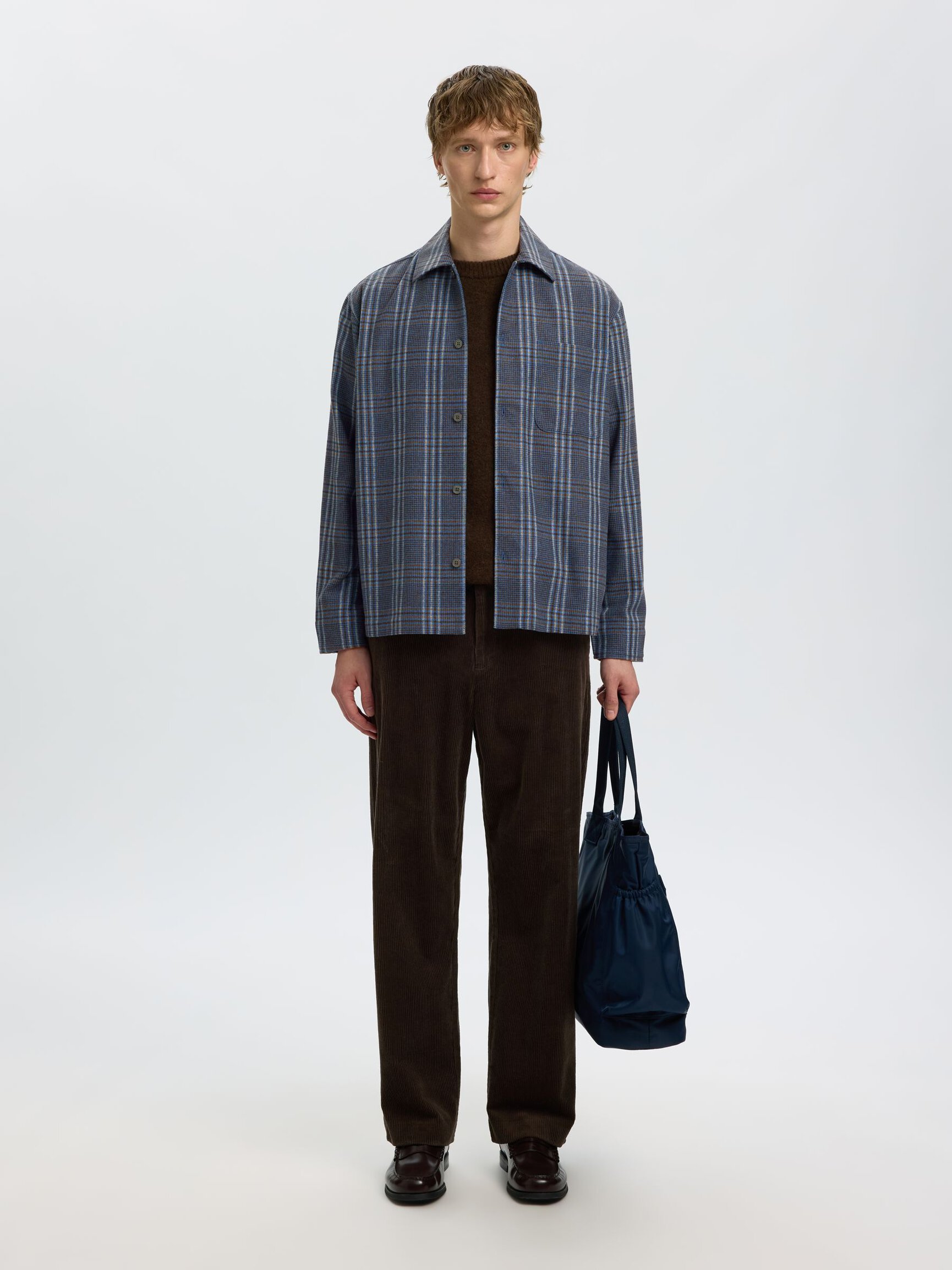 A CUADROS SOBRECAMISA