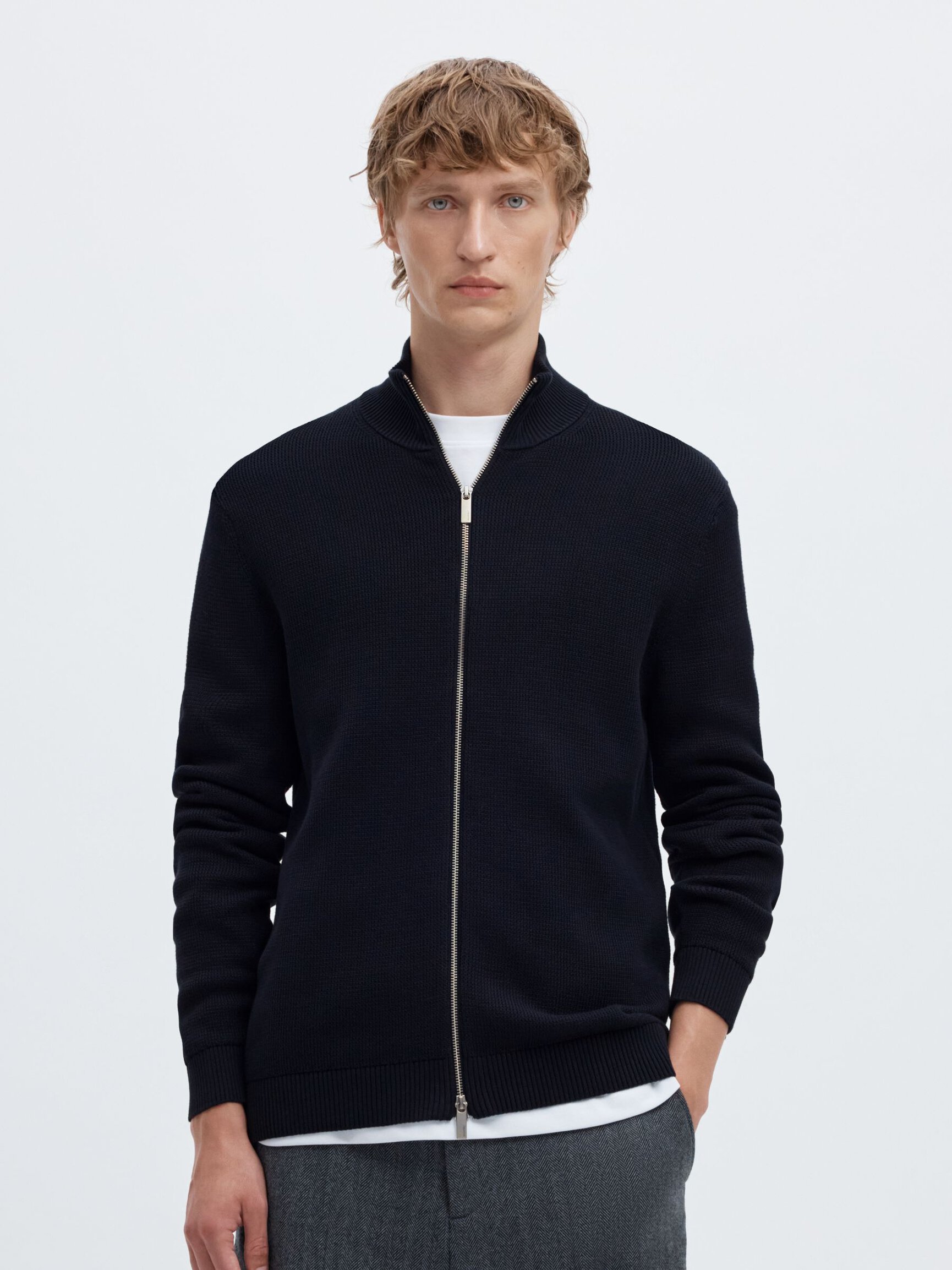 ZIPPED HIGH NECK PULLOVER