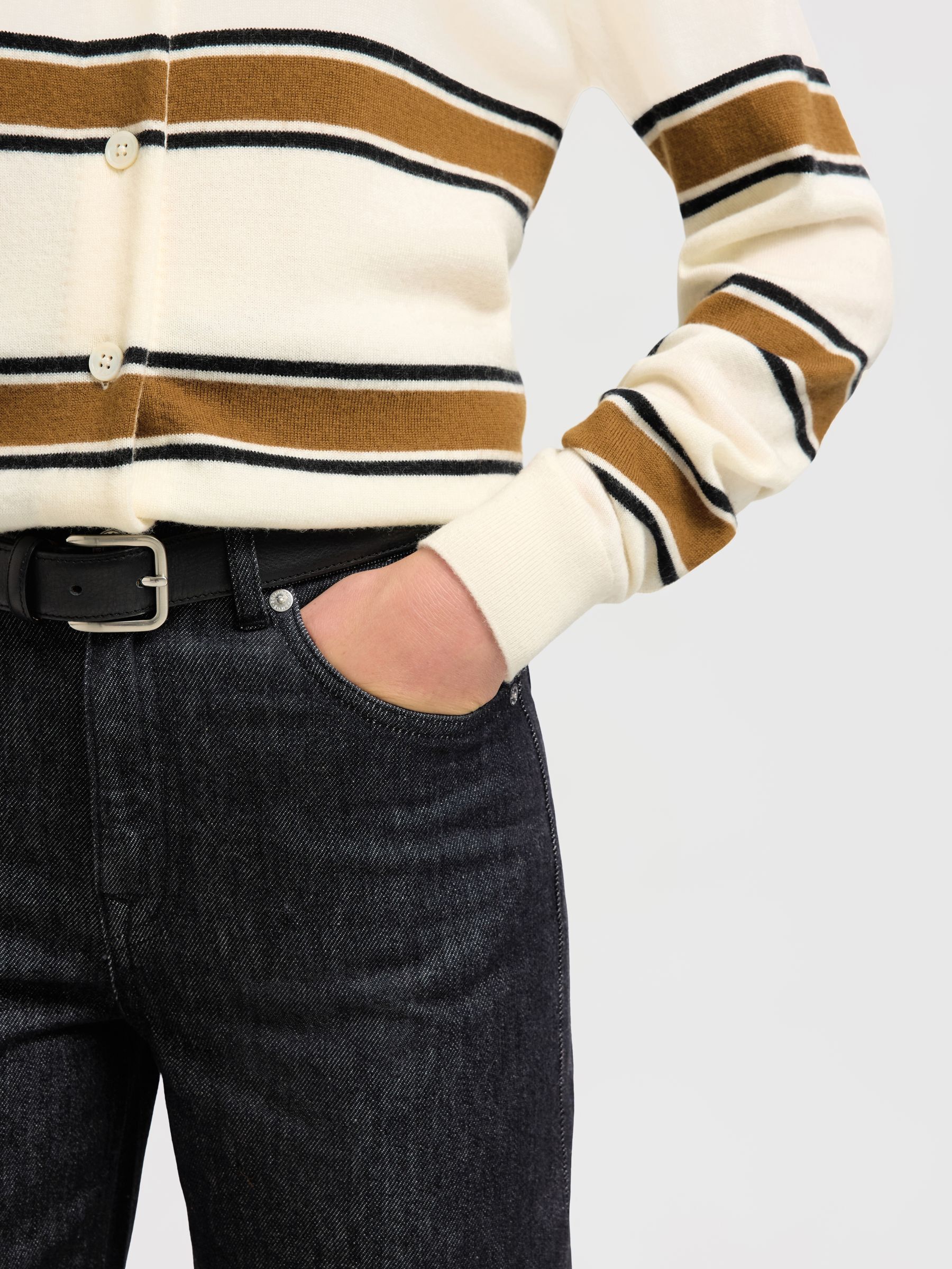 JEANSY O REGULARNYM FASONIE