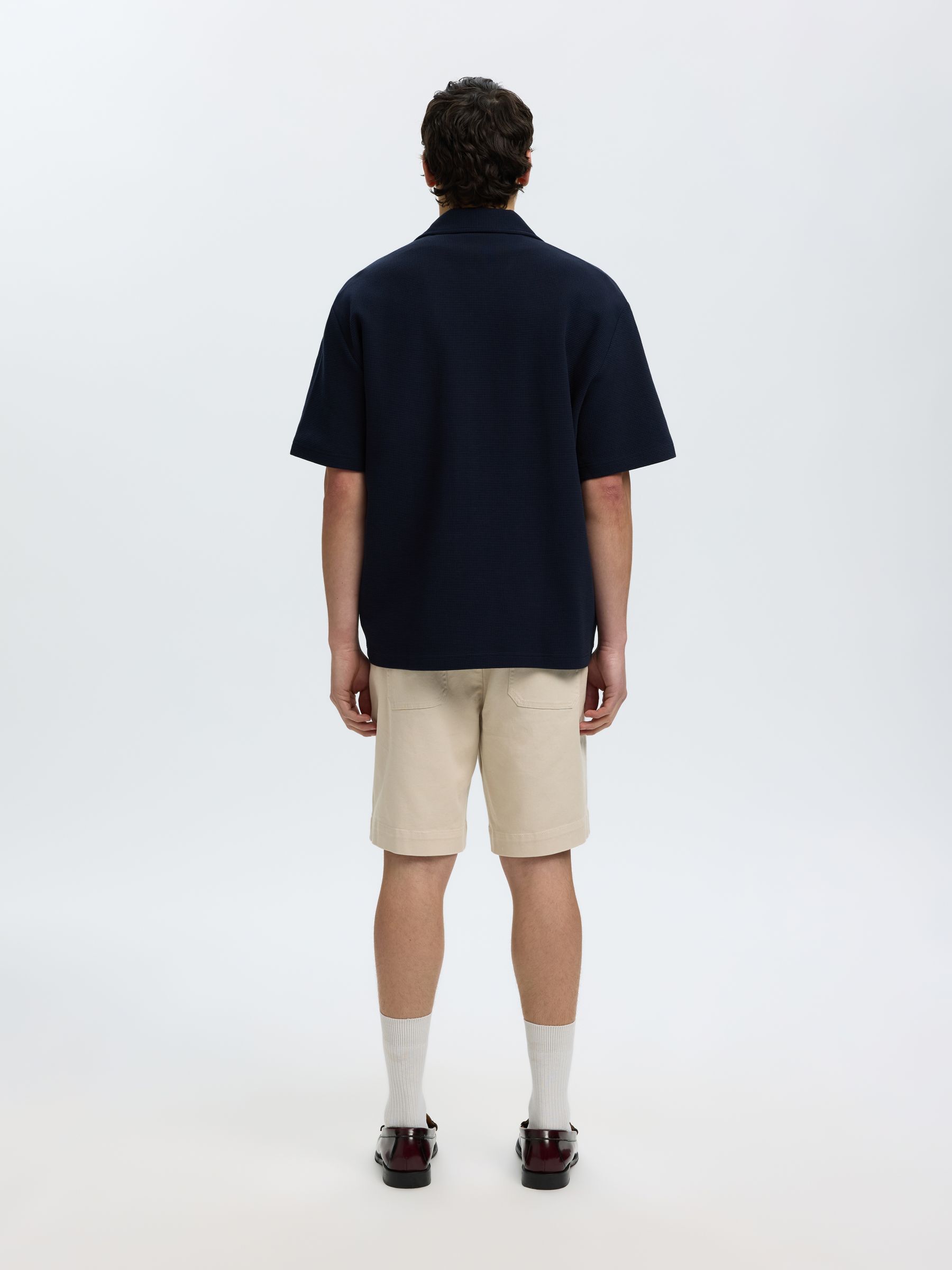 AVSLAPPNAD PASSFORM ÖVERSKJORTA