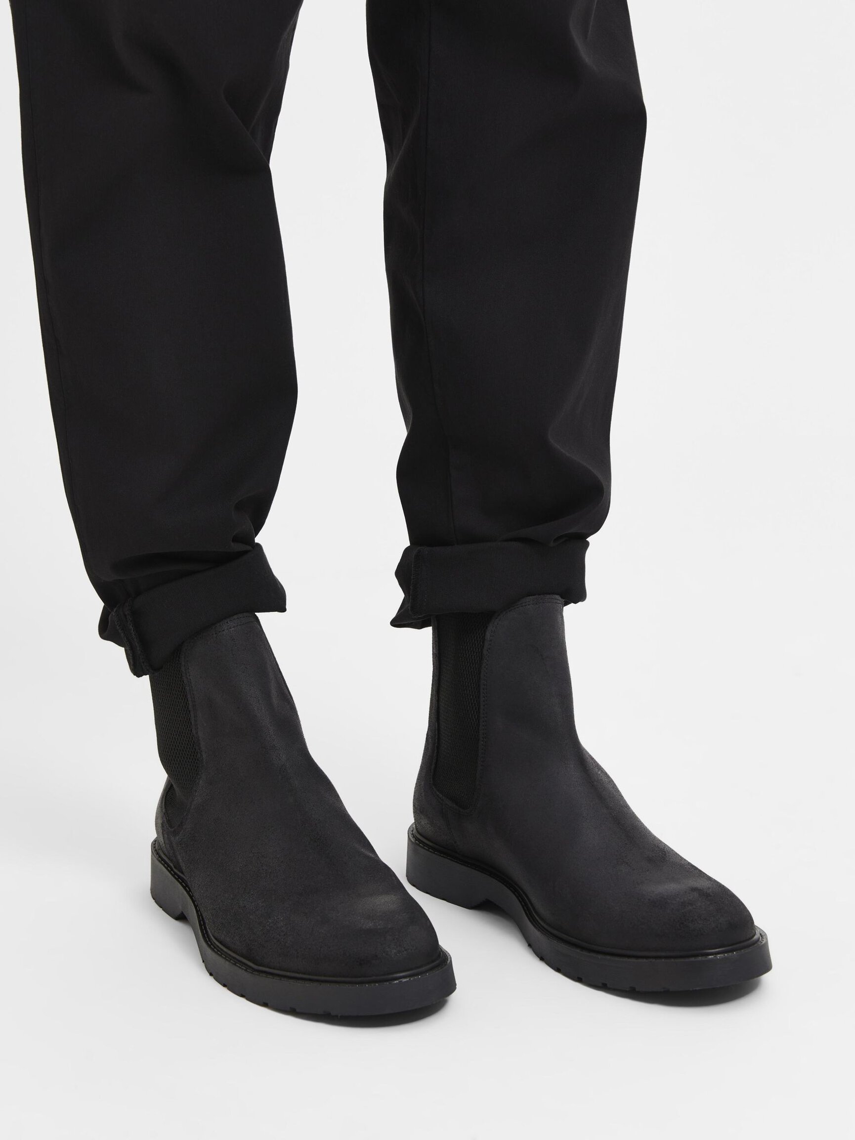 WILDLEDER CHELSEA BOOTS