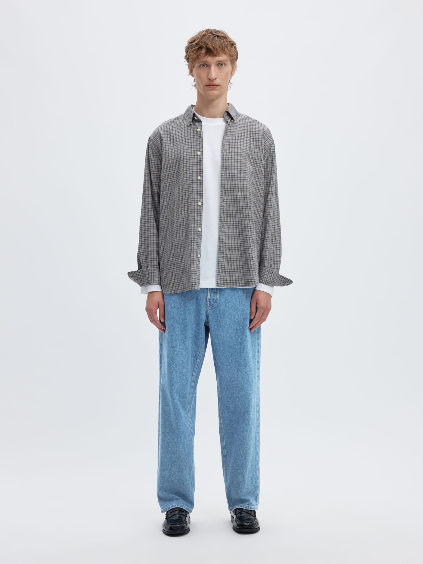 220 LOOSE-FIT JEANS