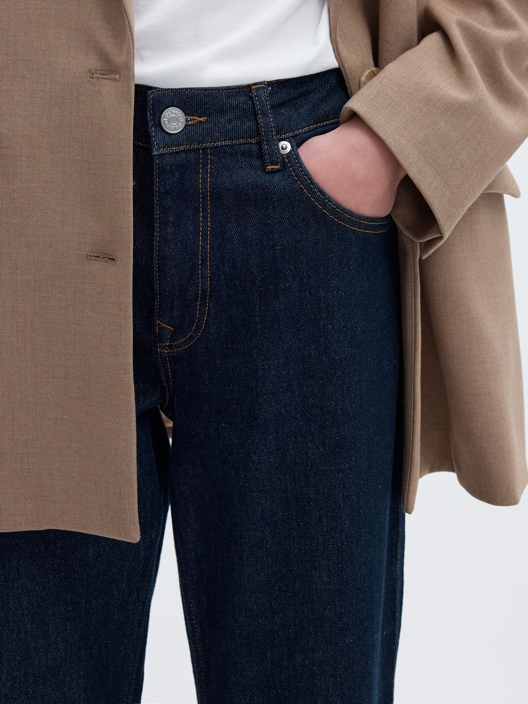 MID WAIST STRAIGHT FIT JEANS