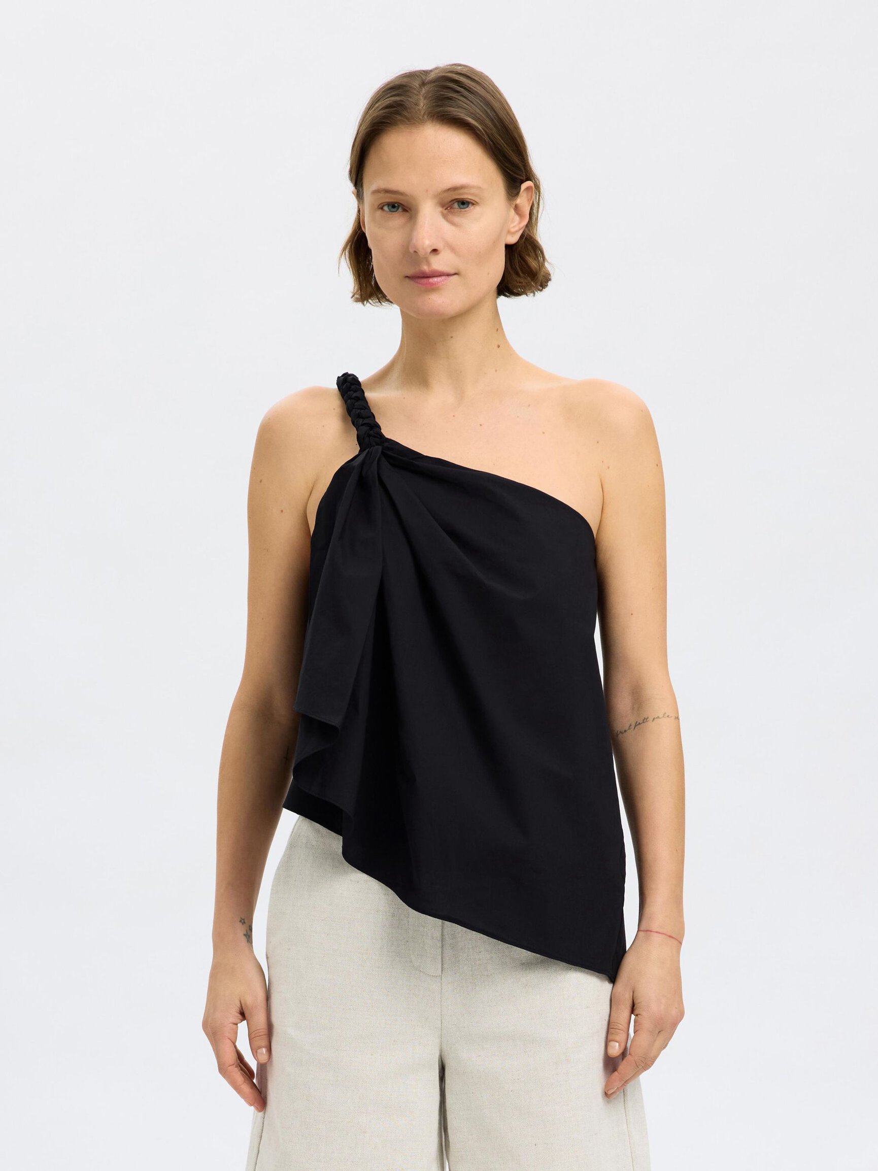 BRAIDED ONE-SHOULDER TOP