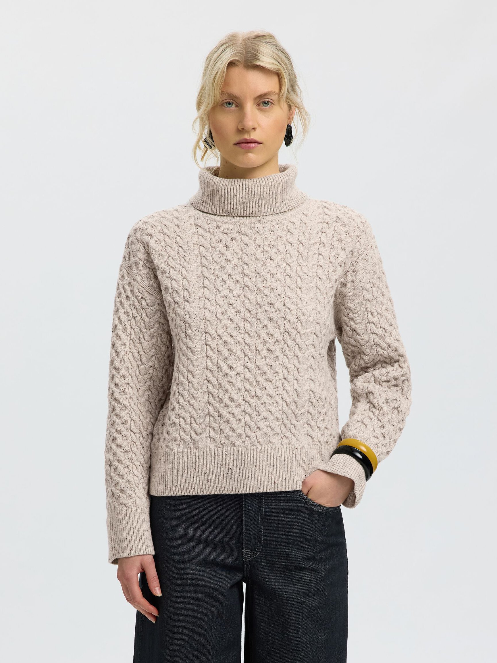 CABLE KNIT TURTLENECK