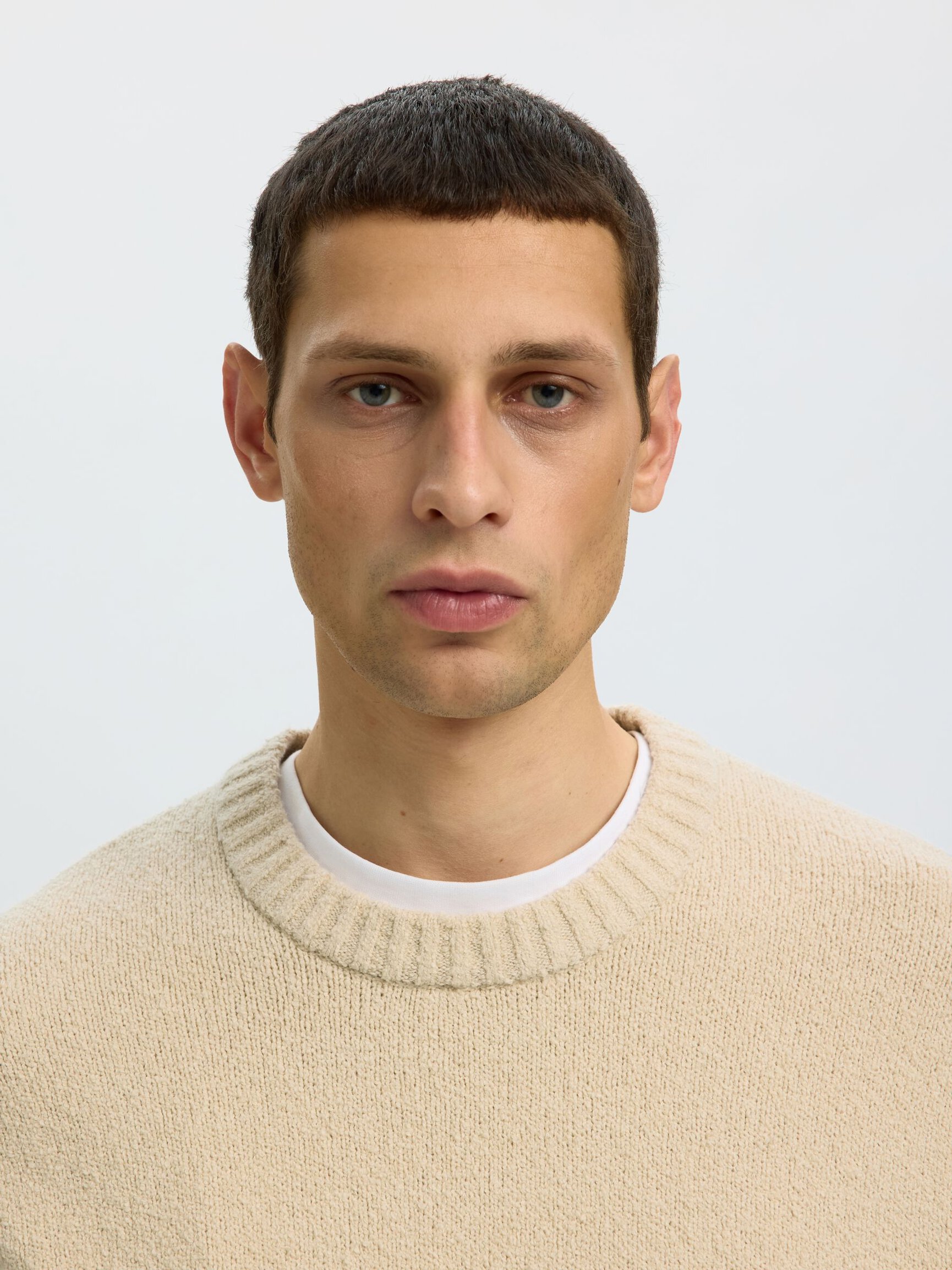 COUPE DÉCONTRACTÉE PULL EN MAILLE