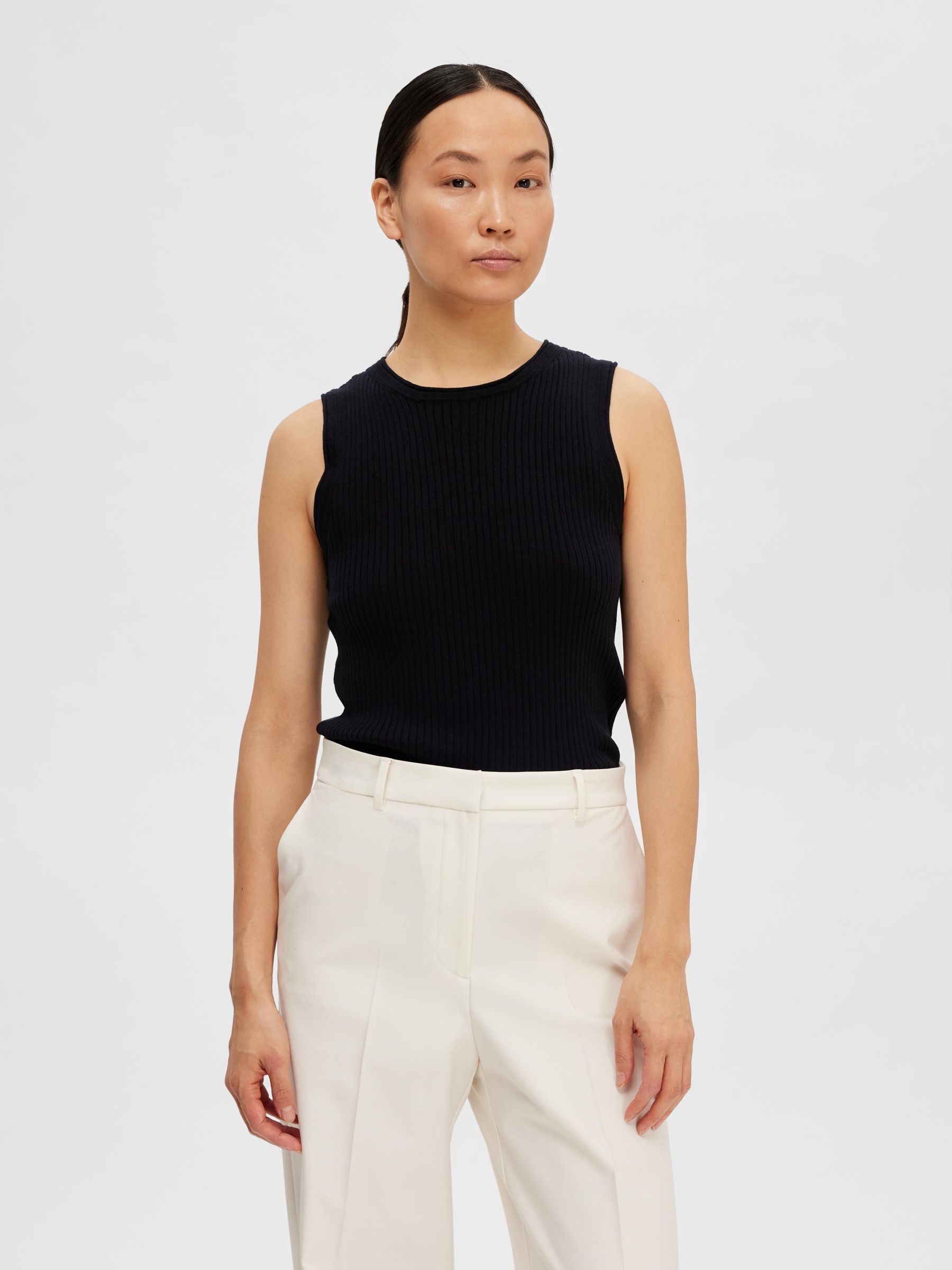SLEEVELESS KNITTED TOP