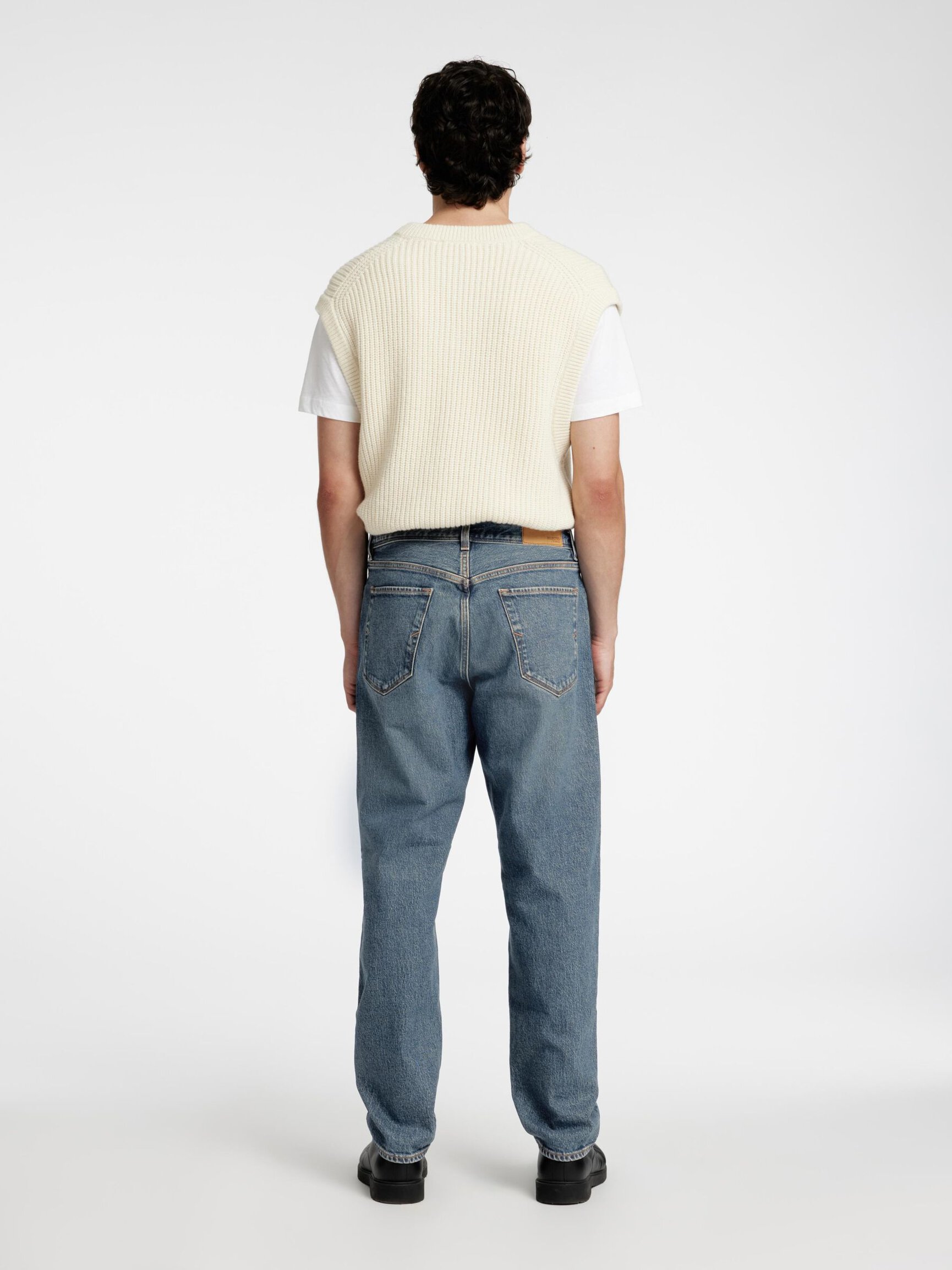 LIGHT WASH REGULAR TAPERED-FIT JEANS