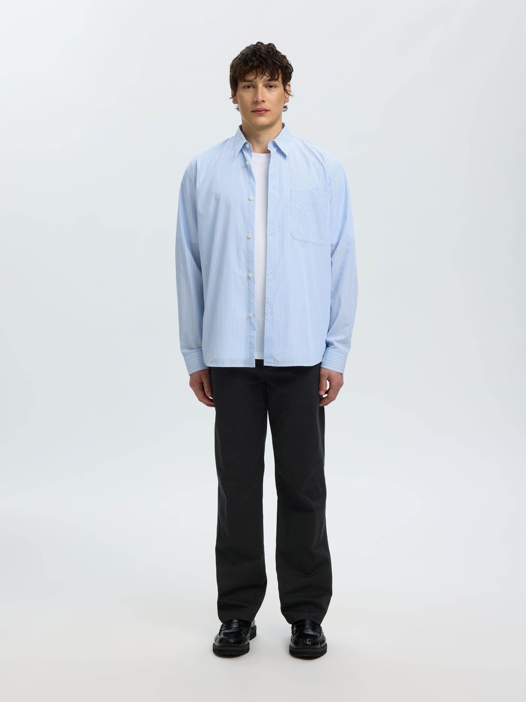STRAIGHT FIT CHINOS