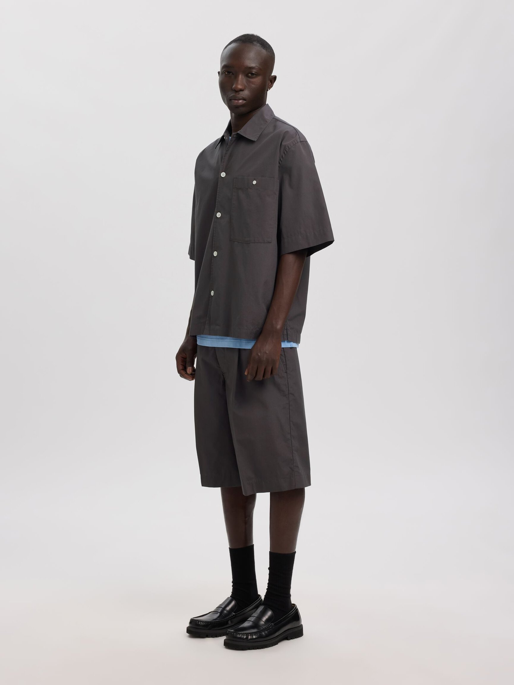 RELAXED FIT SHORT SLEEVED SHIRT
